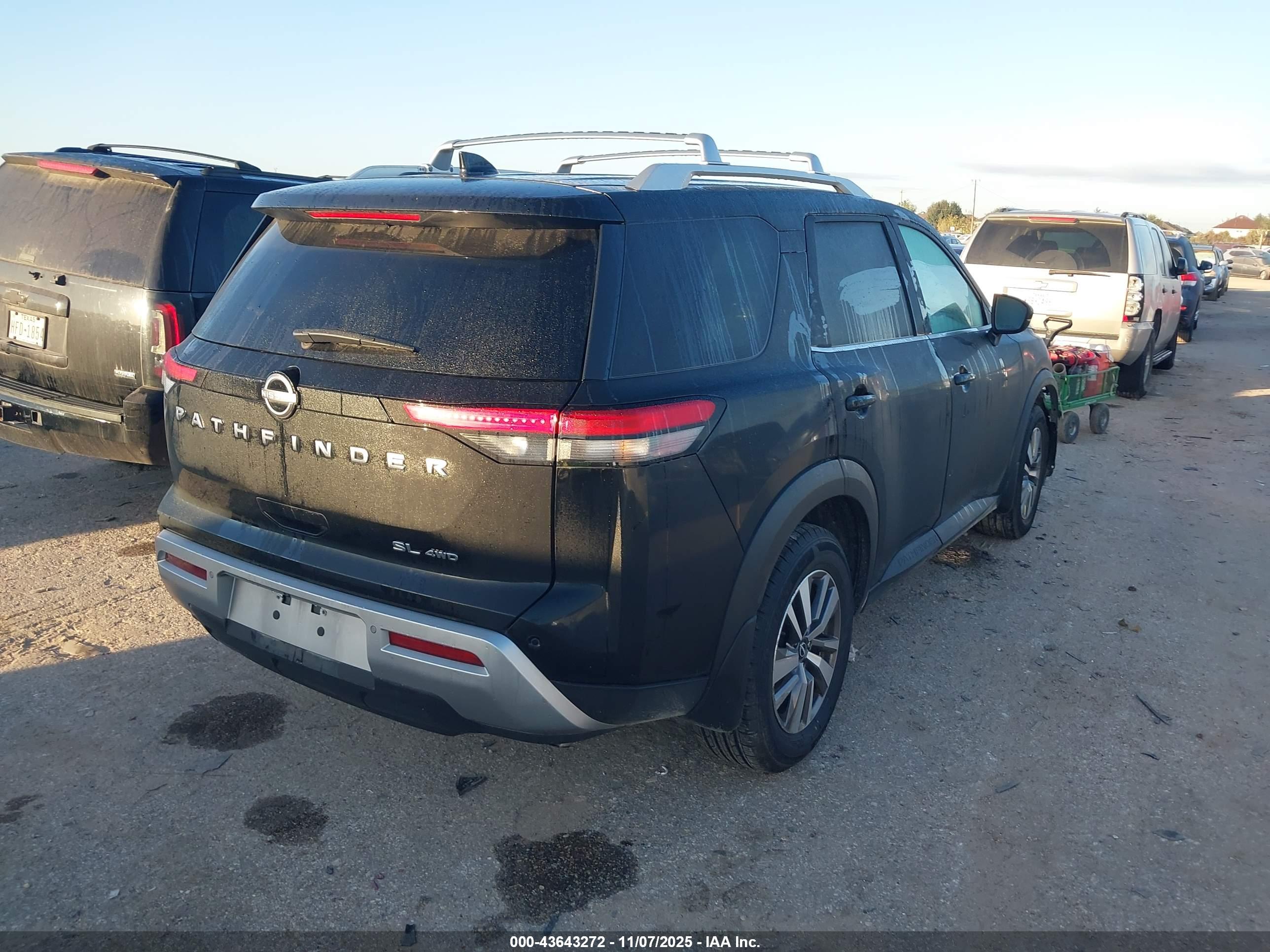 NISSAN PATHFINDER image 4