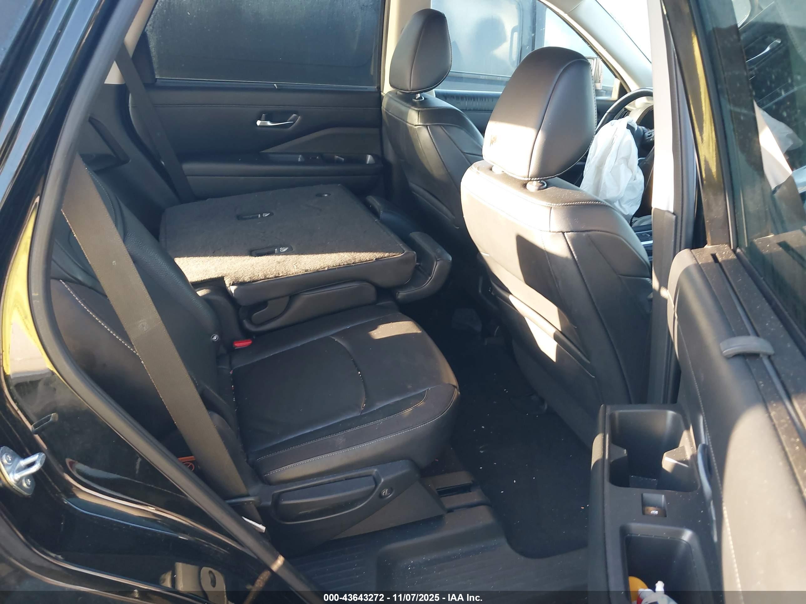 NISSAN PATHFINDER image 8