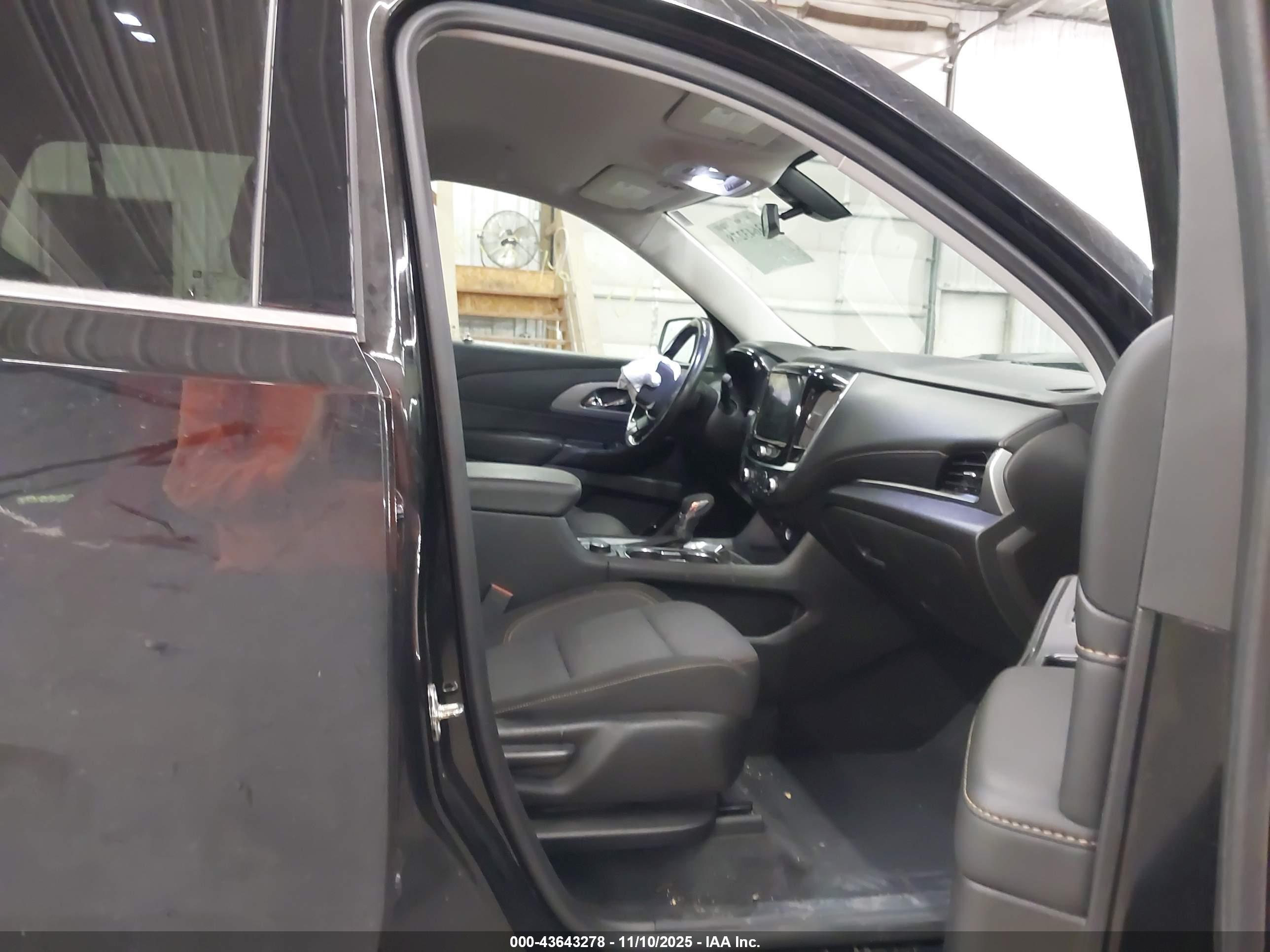 CHEVROLET TRAVERSE image 5