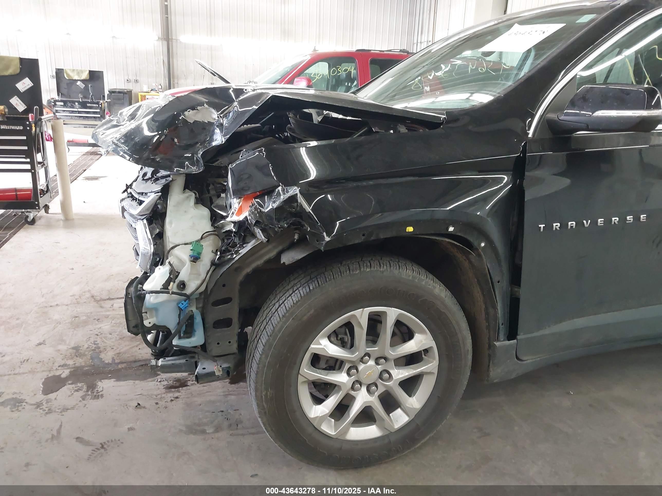 CHEVROLET TRAVERSE image 6