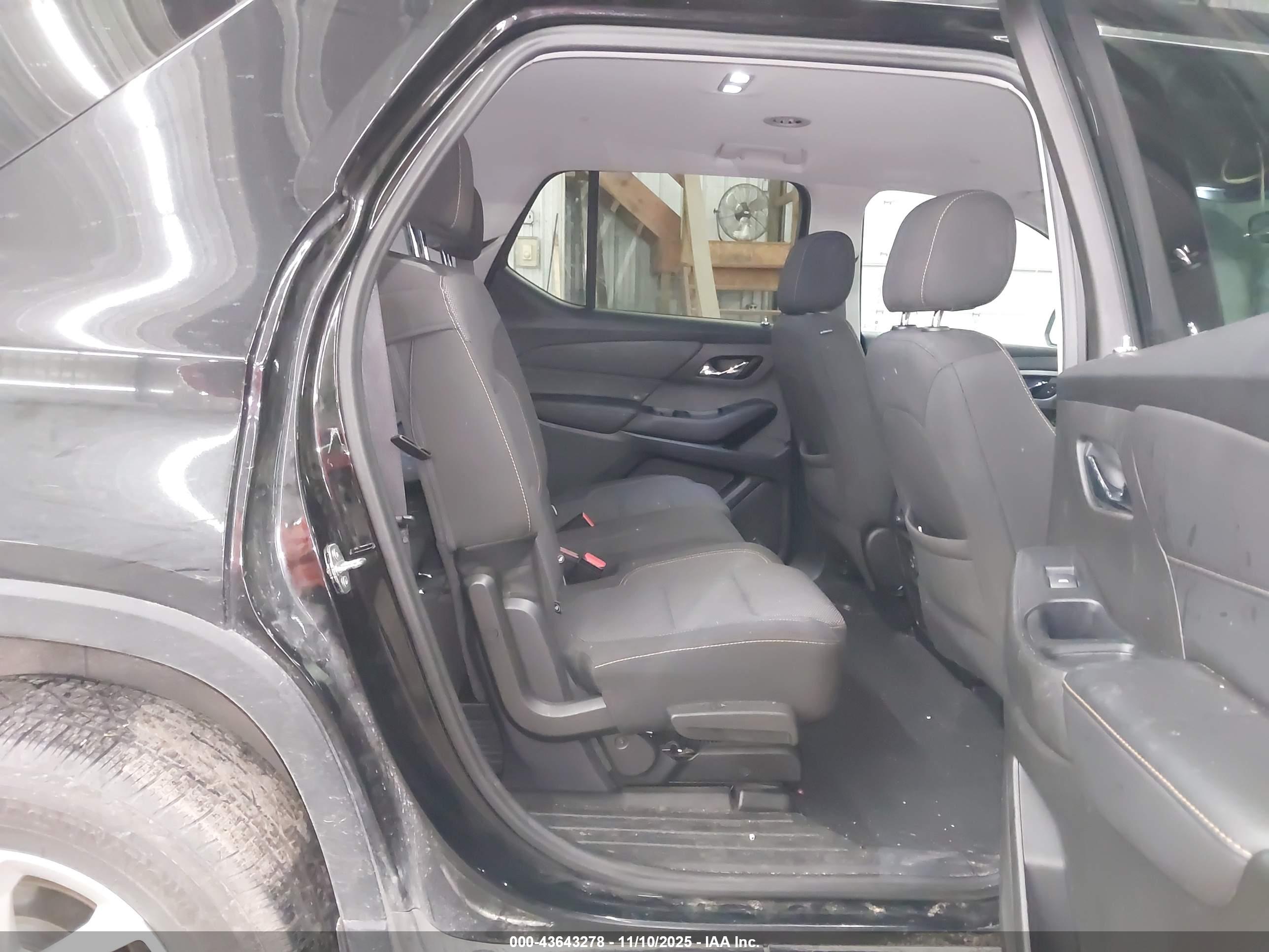 CHEVROLET TRAVERSE image 8