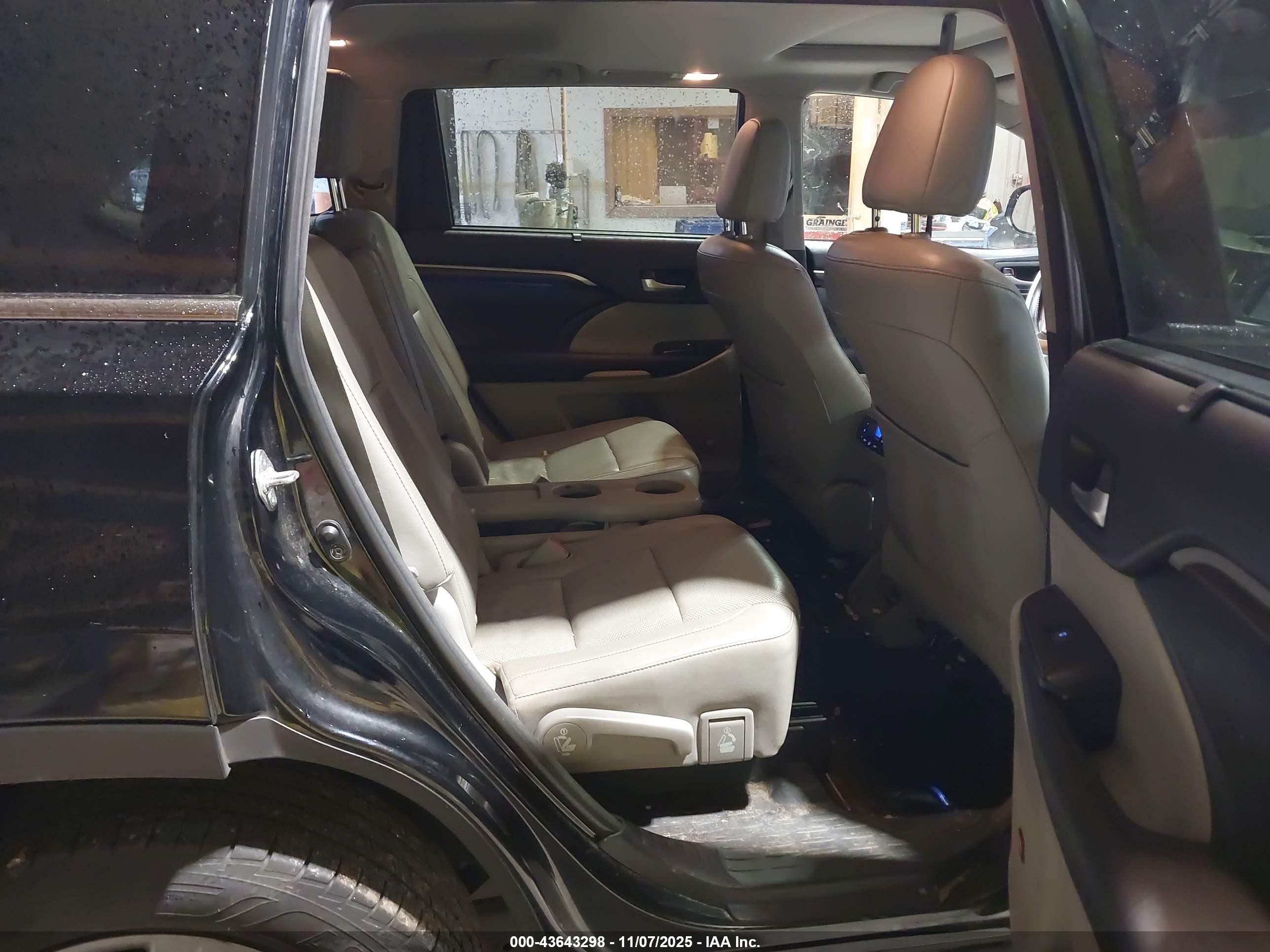 TOYOTA HIGHLANDER image 8