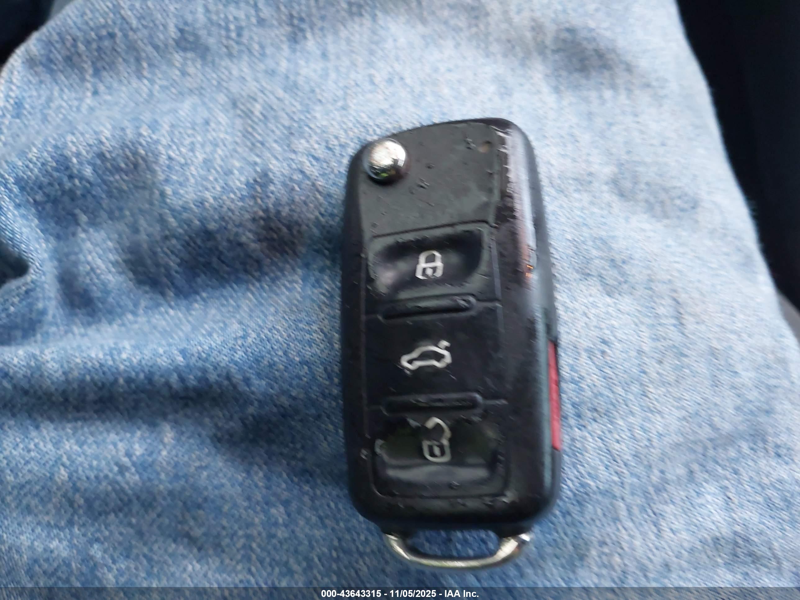 VOLKSWAGEN GTI image 11