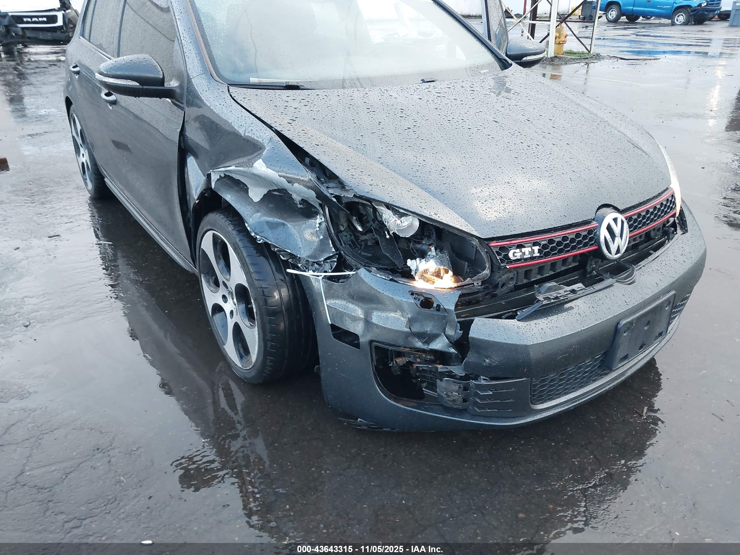 VOLKSWAGEN GTI image 6