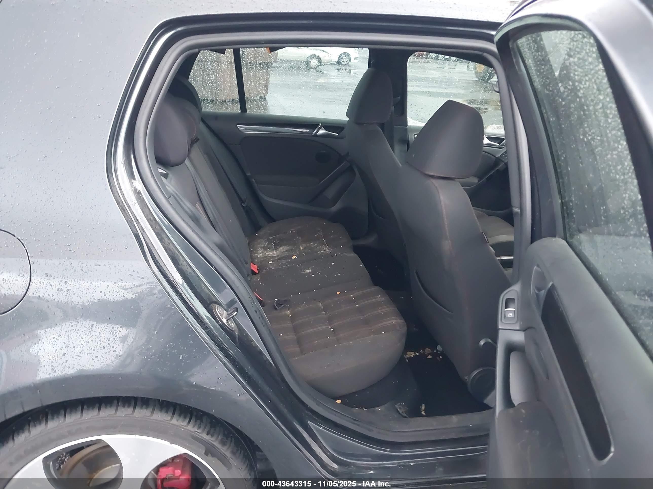 VOLKSWAGEN GTI image 8