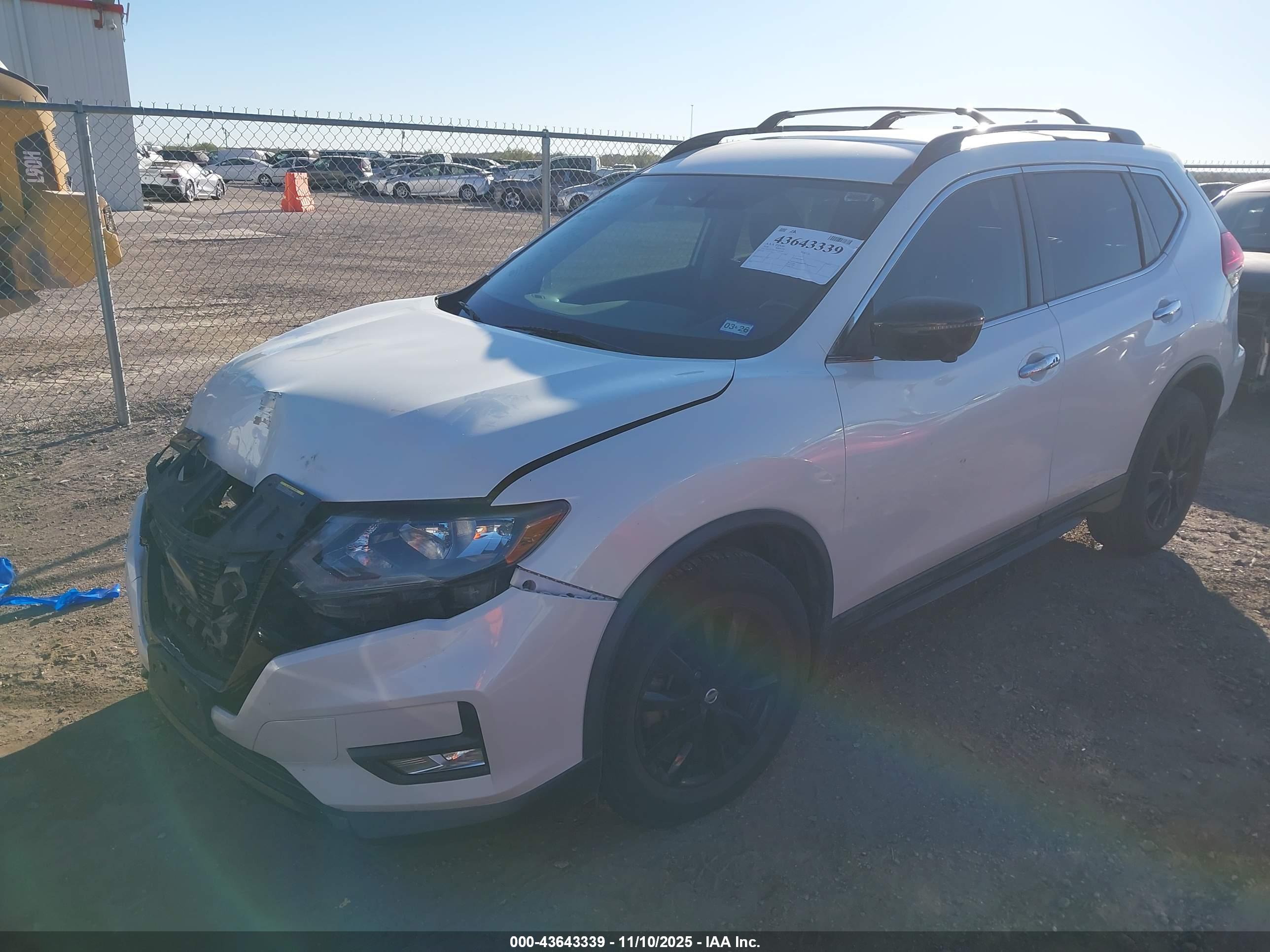 NISSAN ROGUE image 2