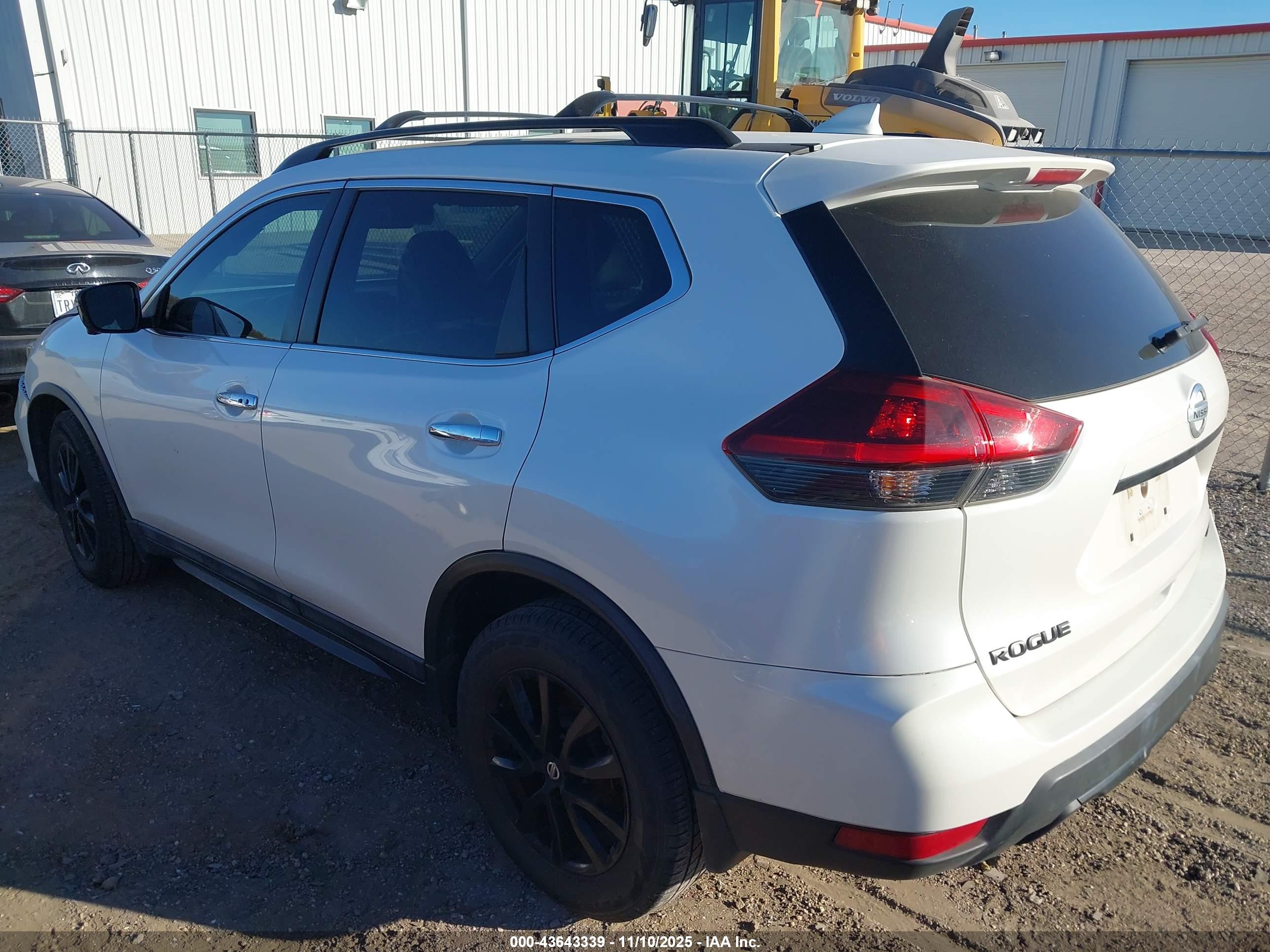 NISSAN ROGUE image 3