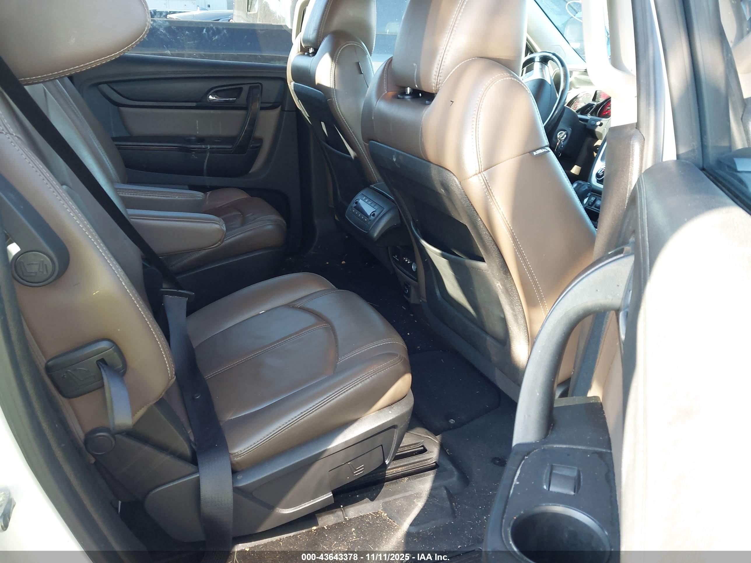 GMC ACADIA image 8