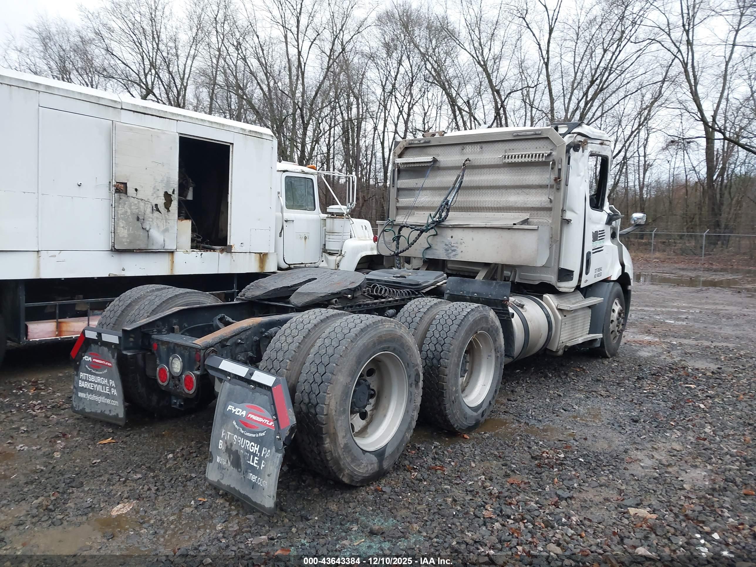 FREIGHTLINER NEW image 4