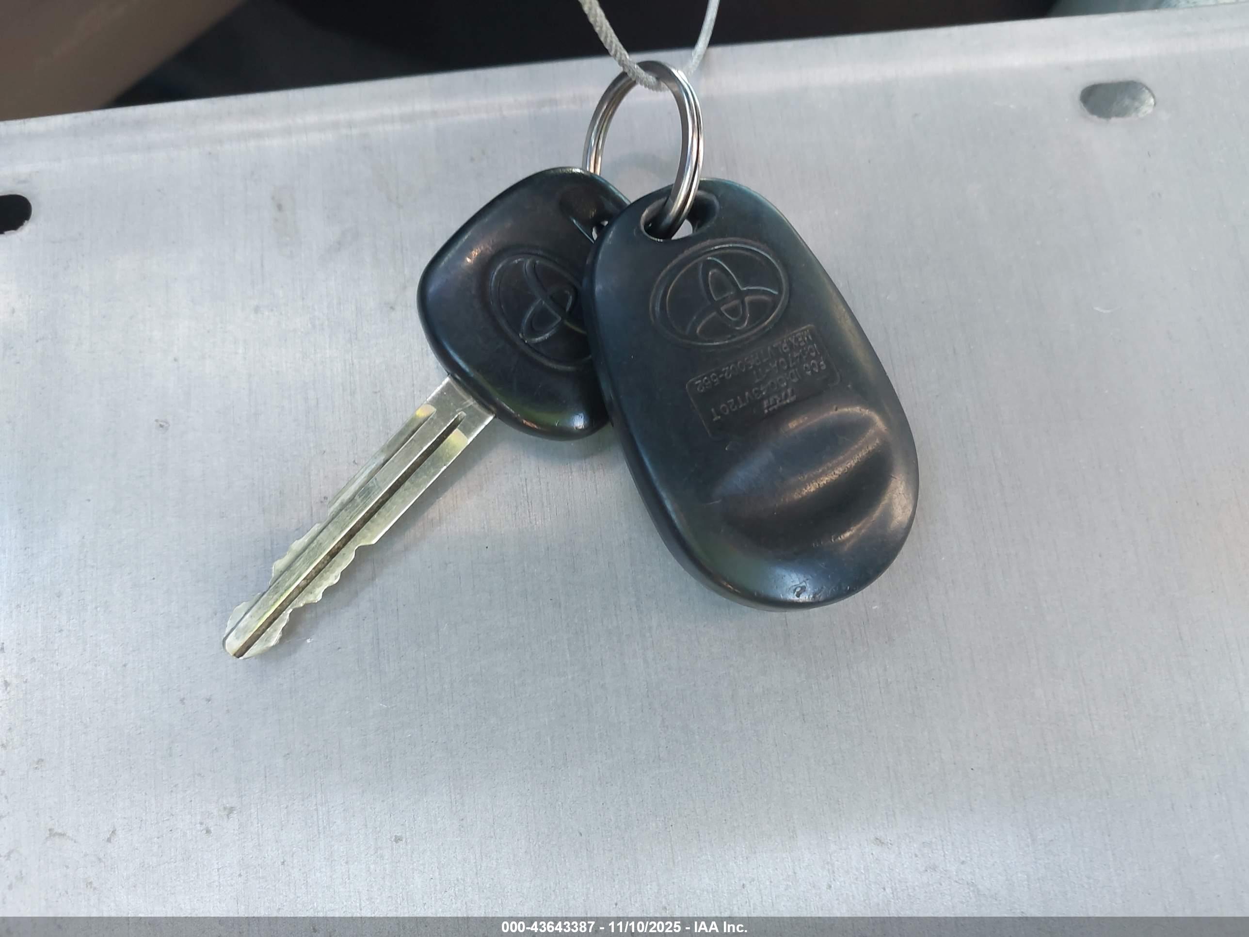 TOYOTA SEQUOIA image 11