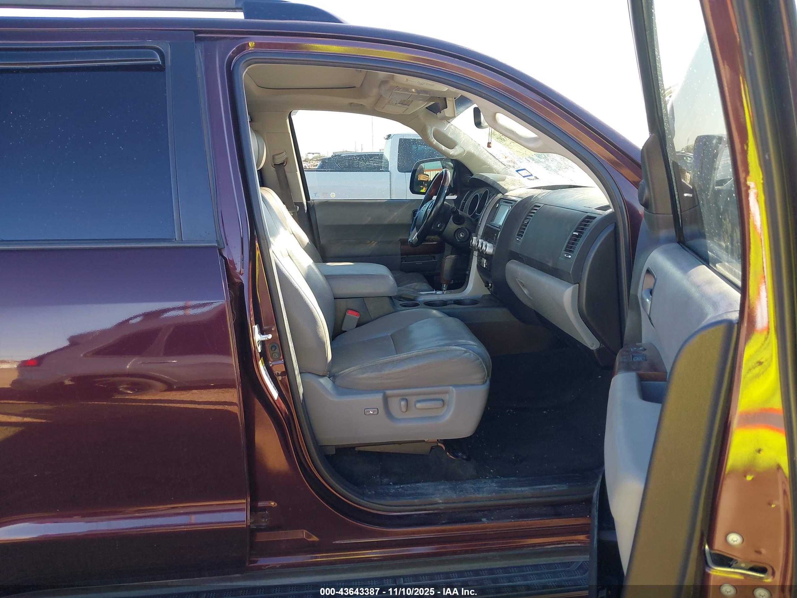 TOYOTA SEQUOIA image 5