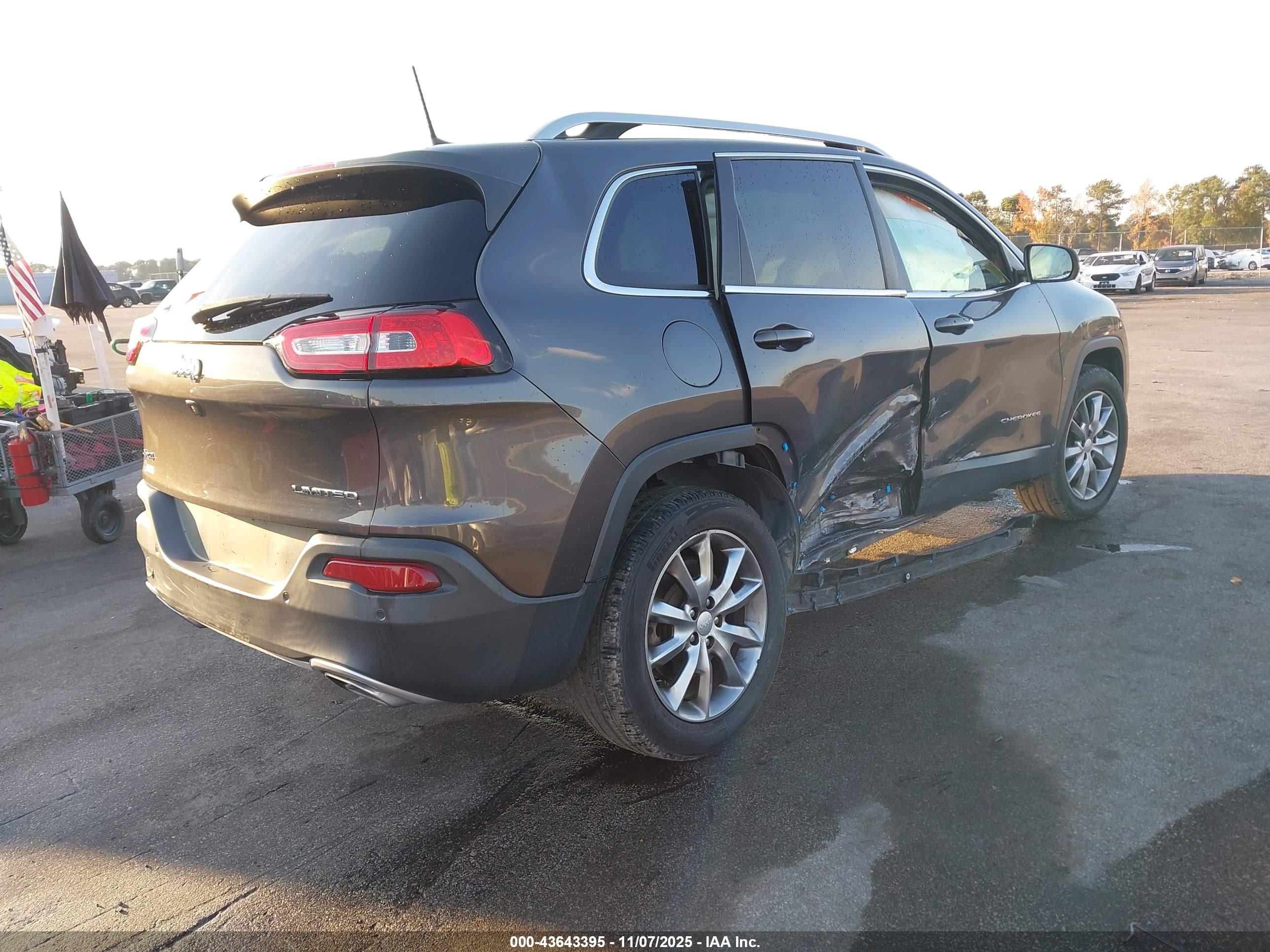 JEEP CHEROKEE image 4