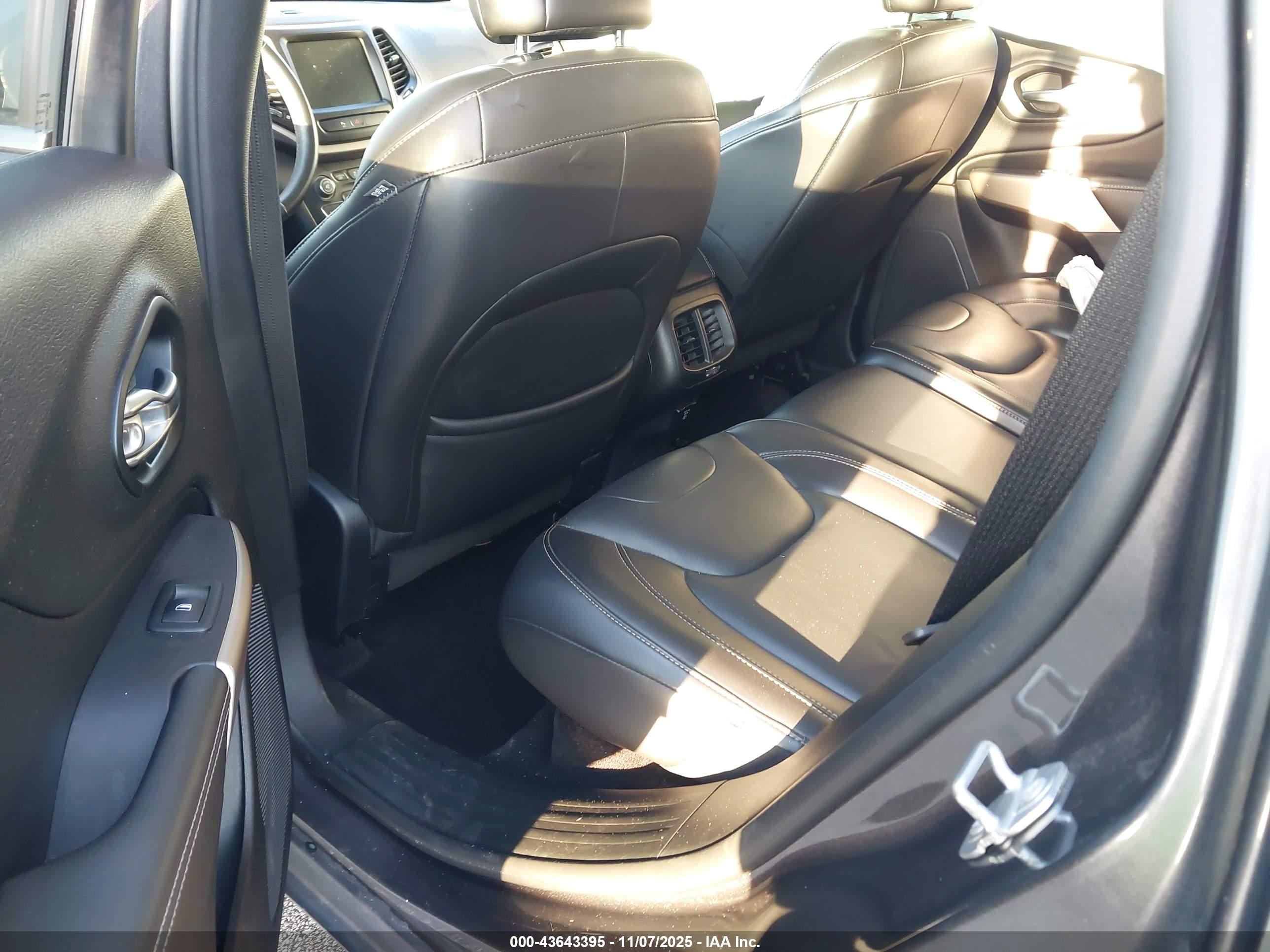 JEEP CHEROKEE image 8