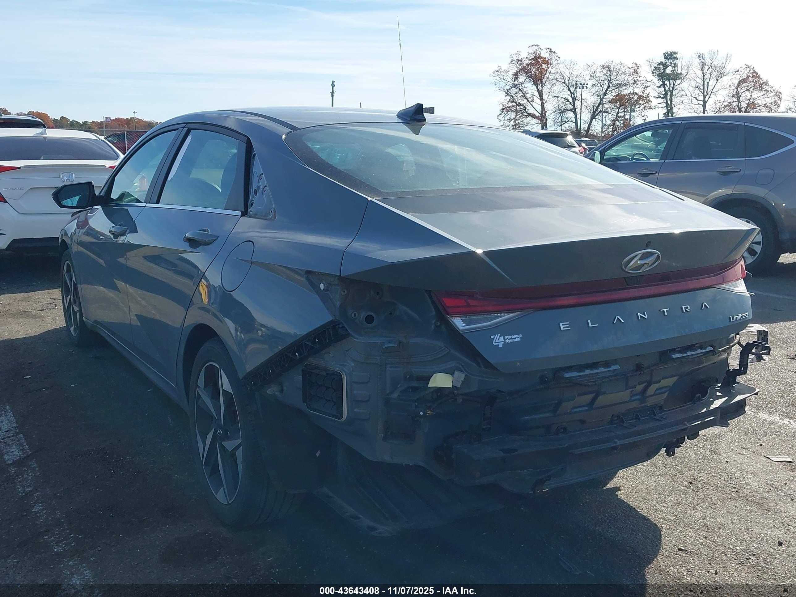 HYUNDAI ELANTRA image 3