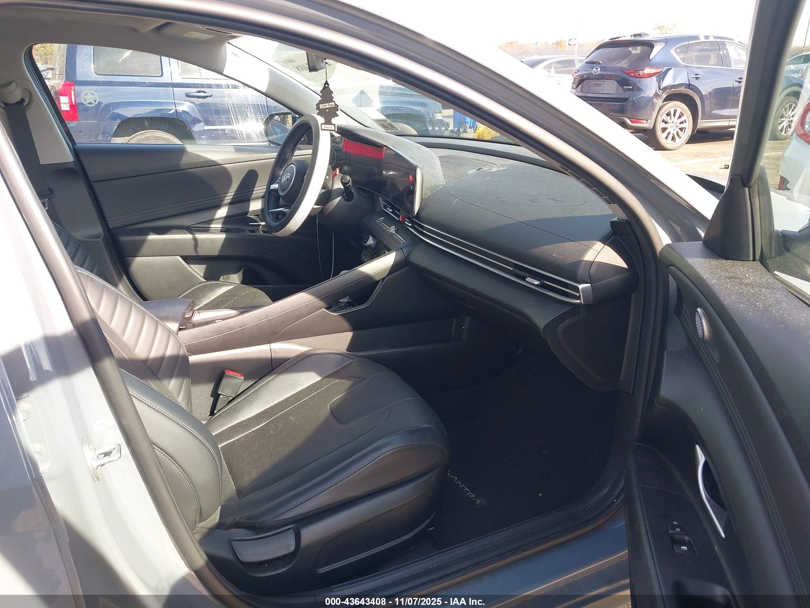 HYUNDAI ELANTRA image 5