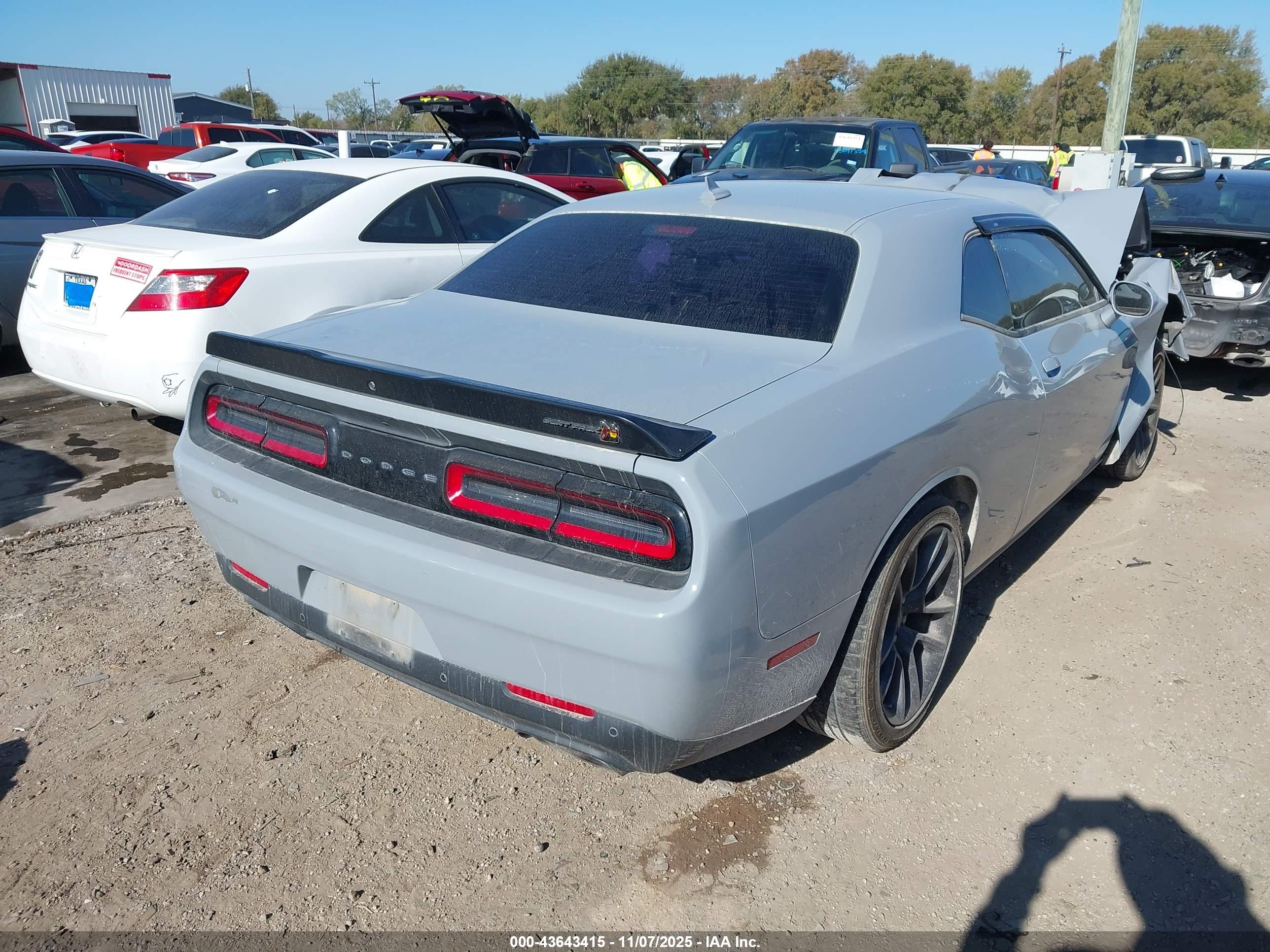 DODGE CHALLENGER image 4