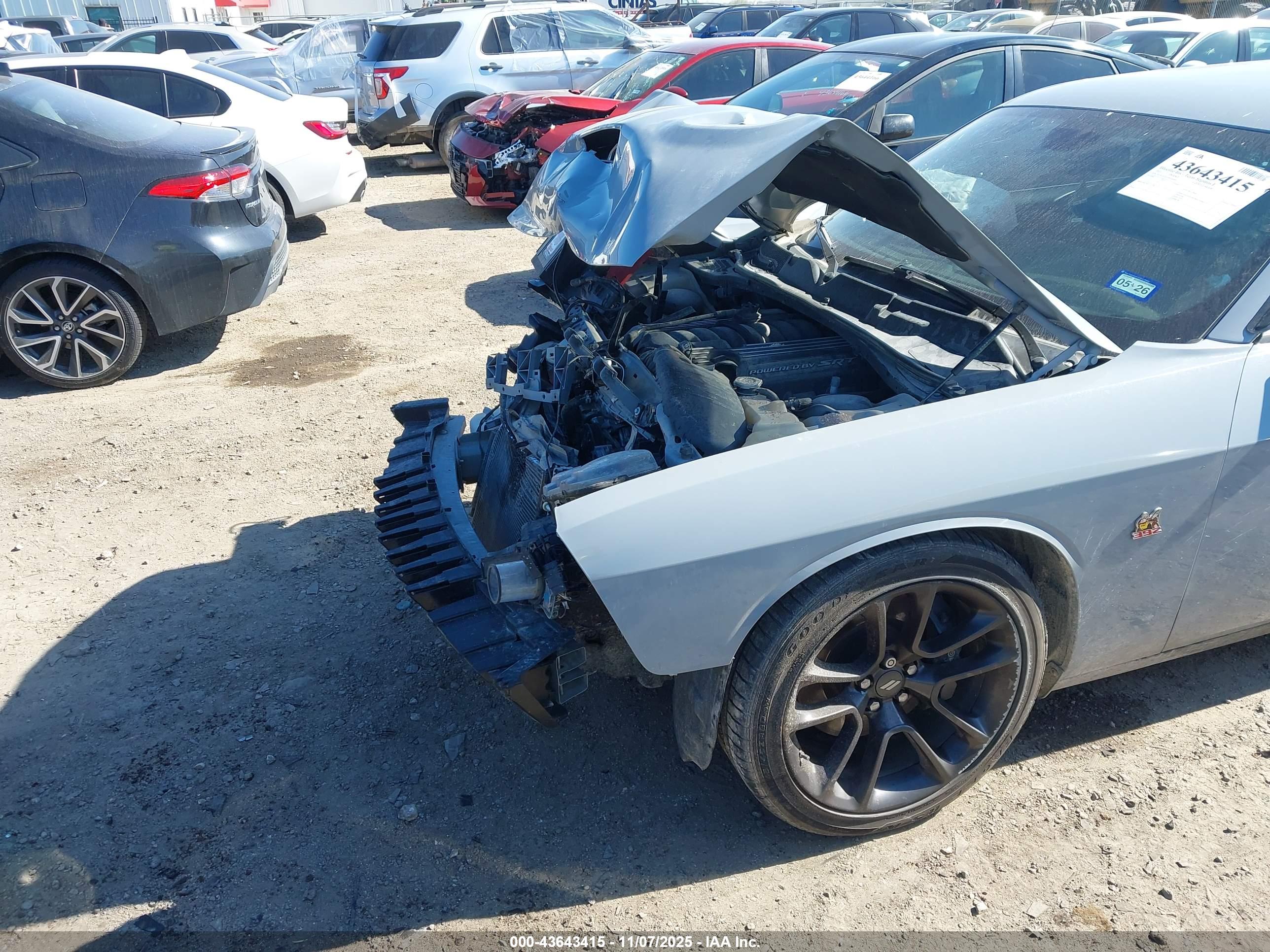 DODGE CHALLENGER image 6