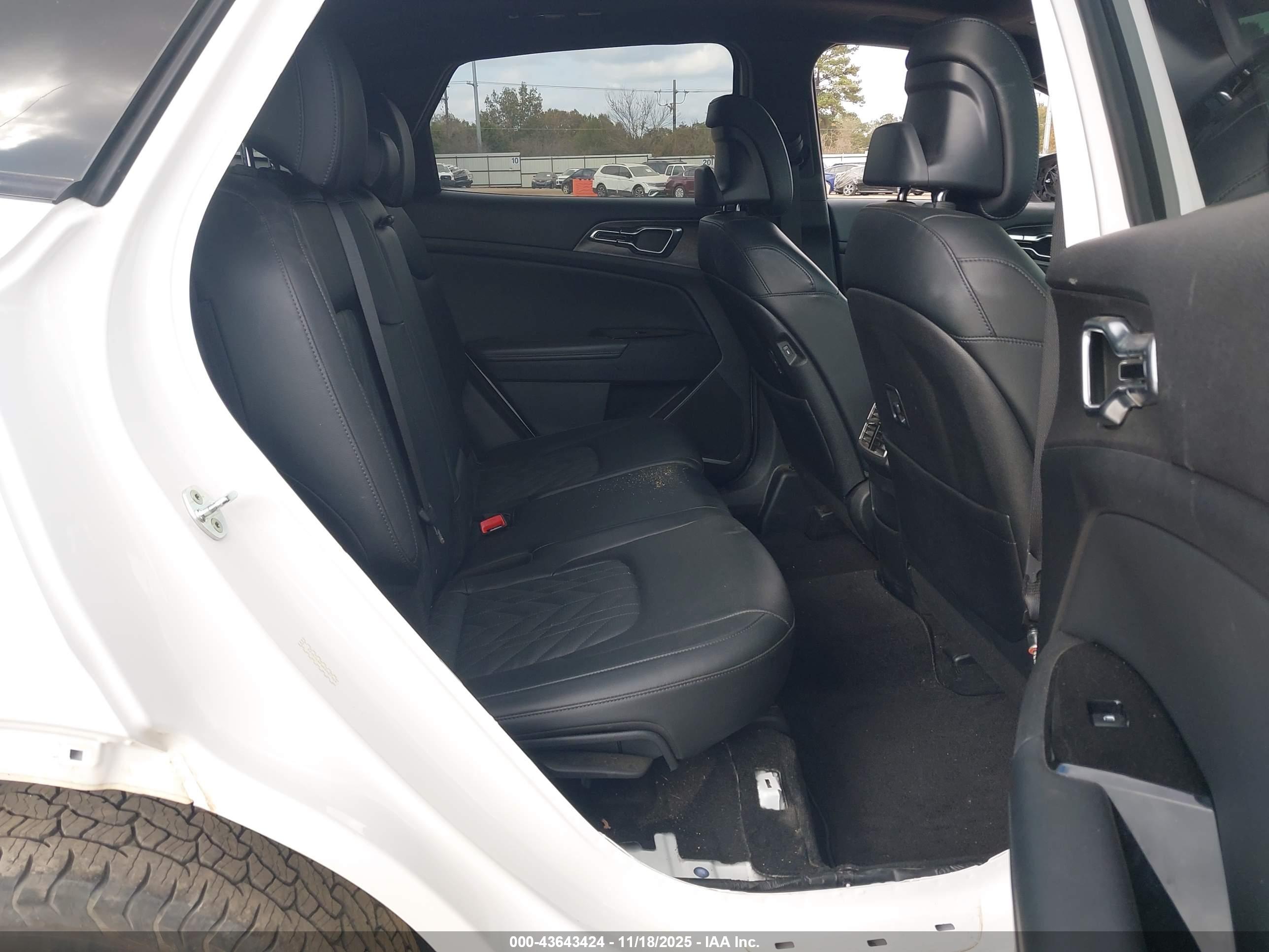 KIA SPORTAGE image 8