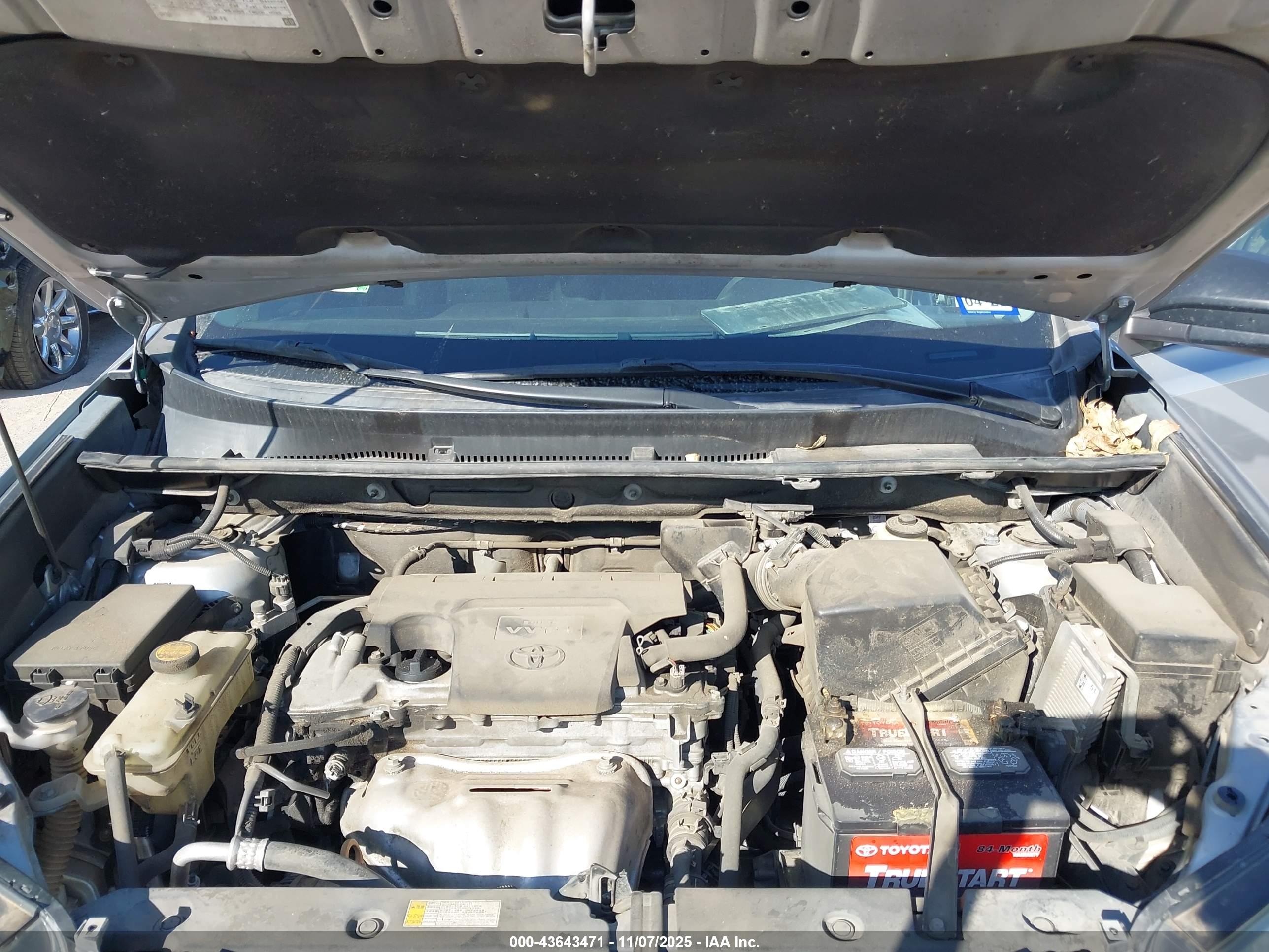 TOYOTA RAV4 image 10