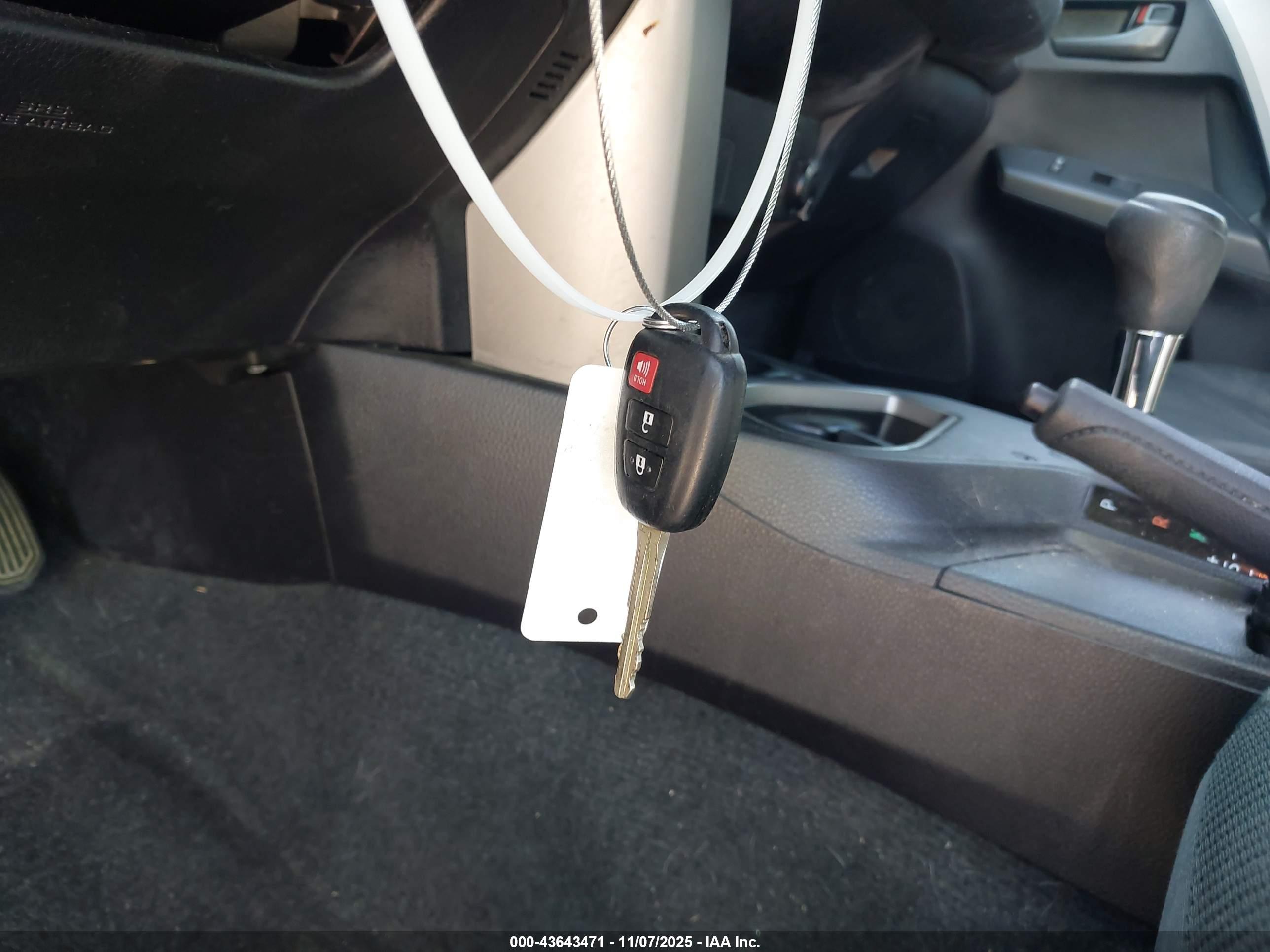 TOYOTA RAV4 image 11