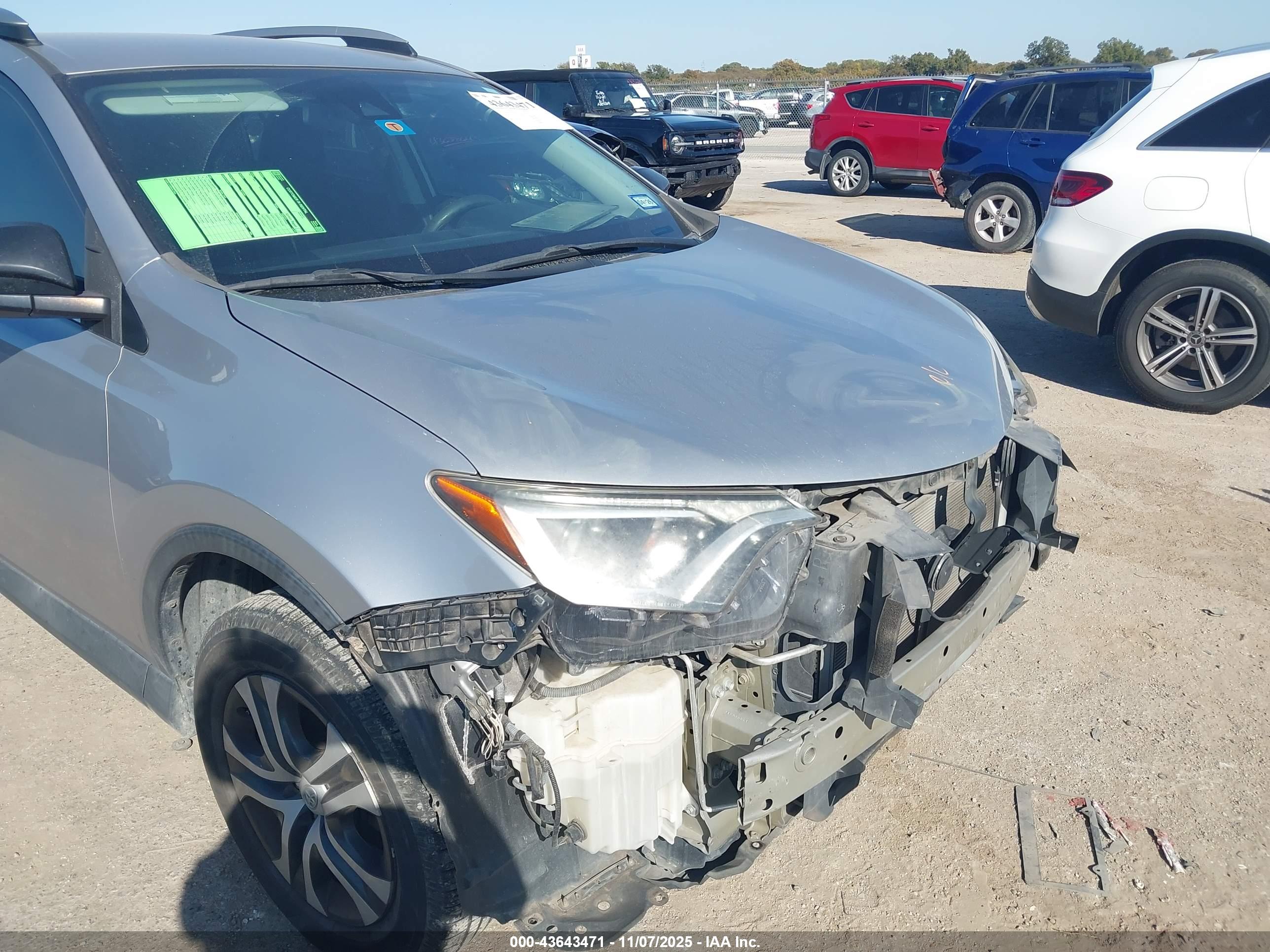 TOYOTA RAV4 image 6