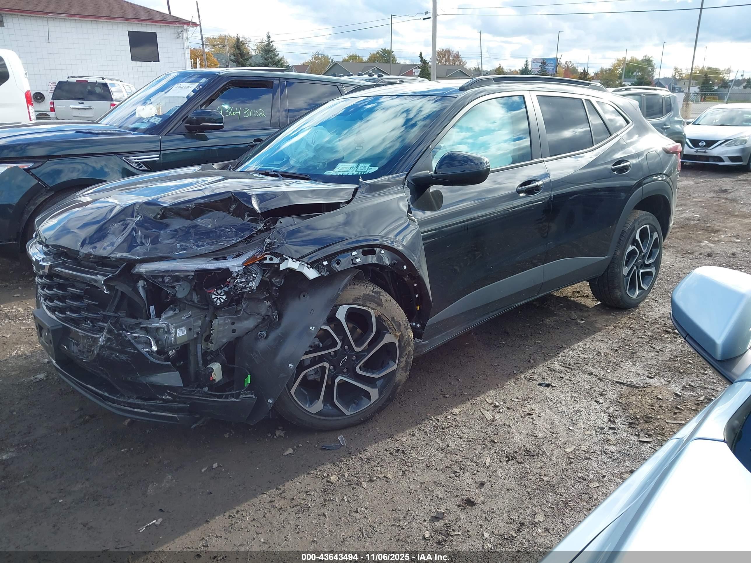 CHEVROLET TRAX image 2