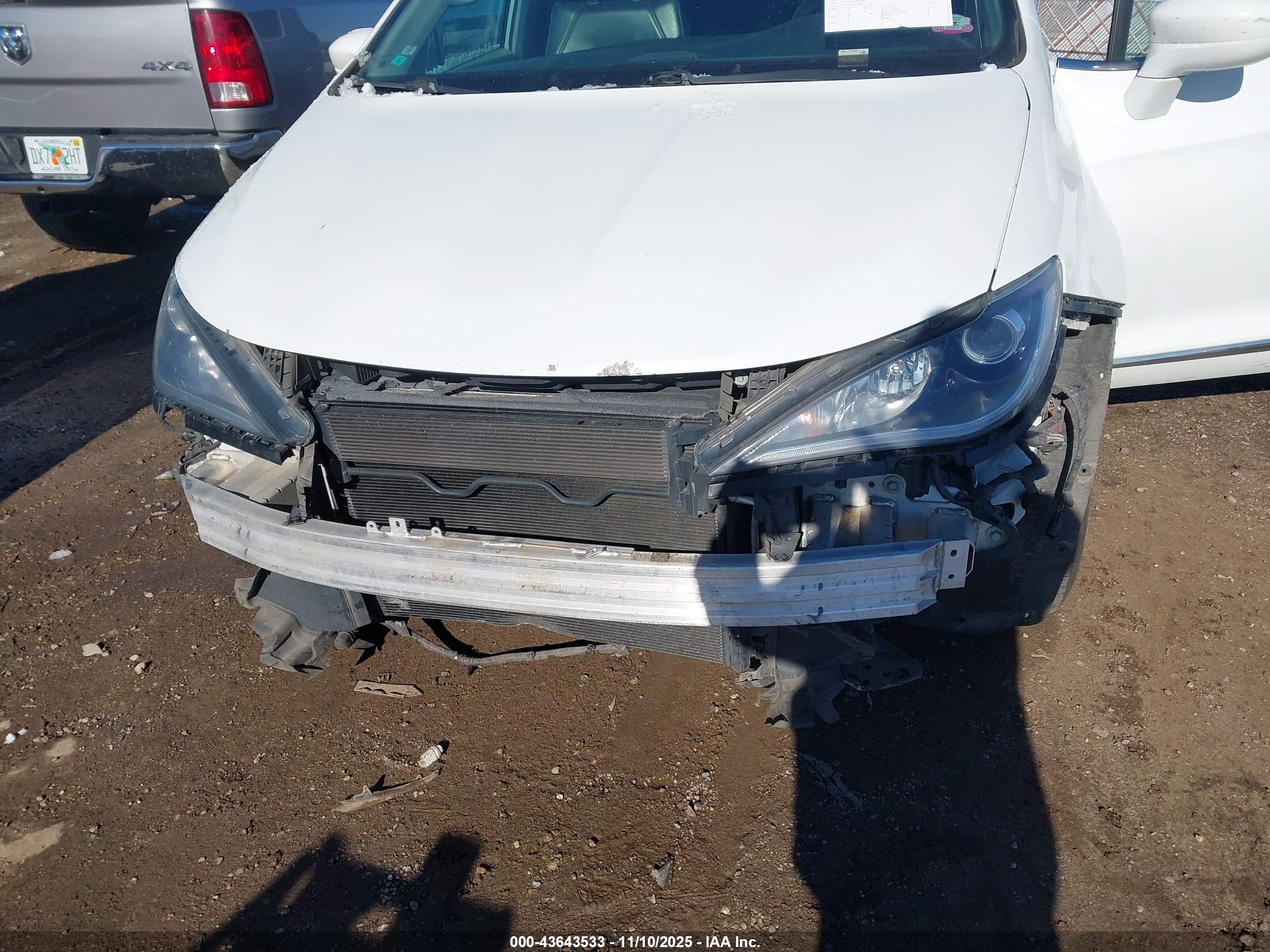CHRYSLER PACIFICA image 6