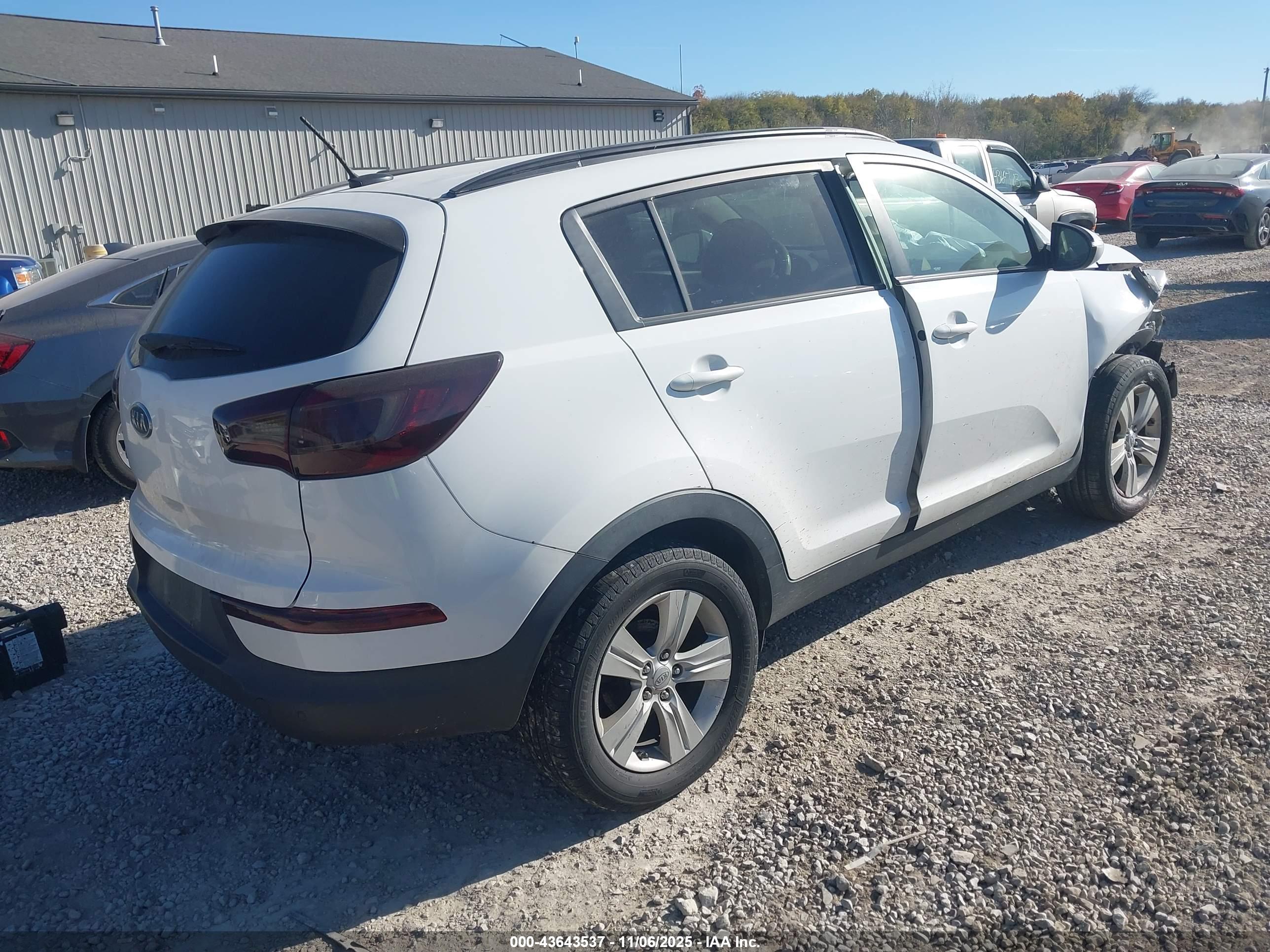 KIA SPORTAGE image 4
