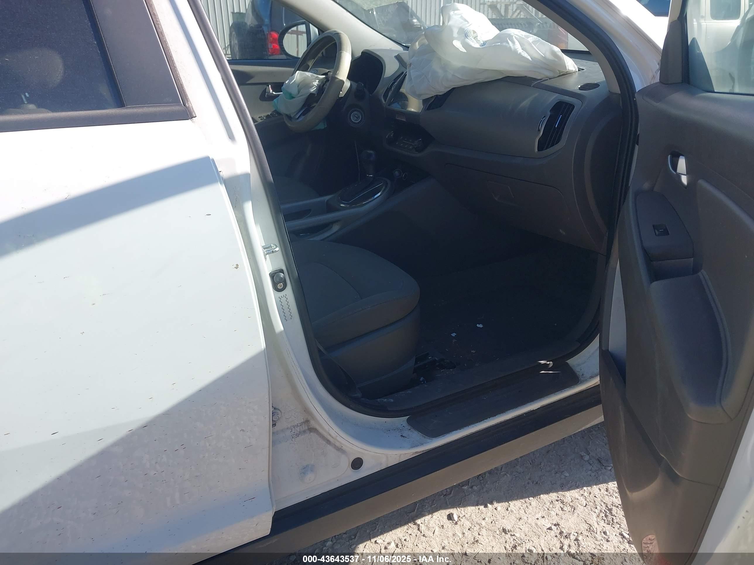 KIA SPORTAGE image 5