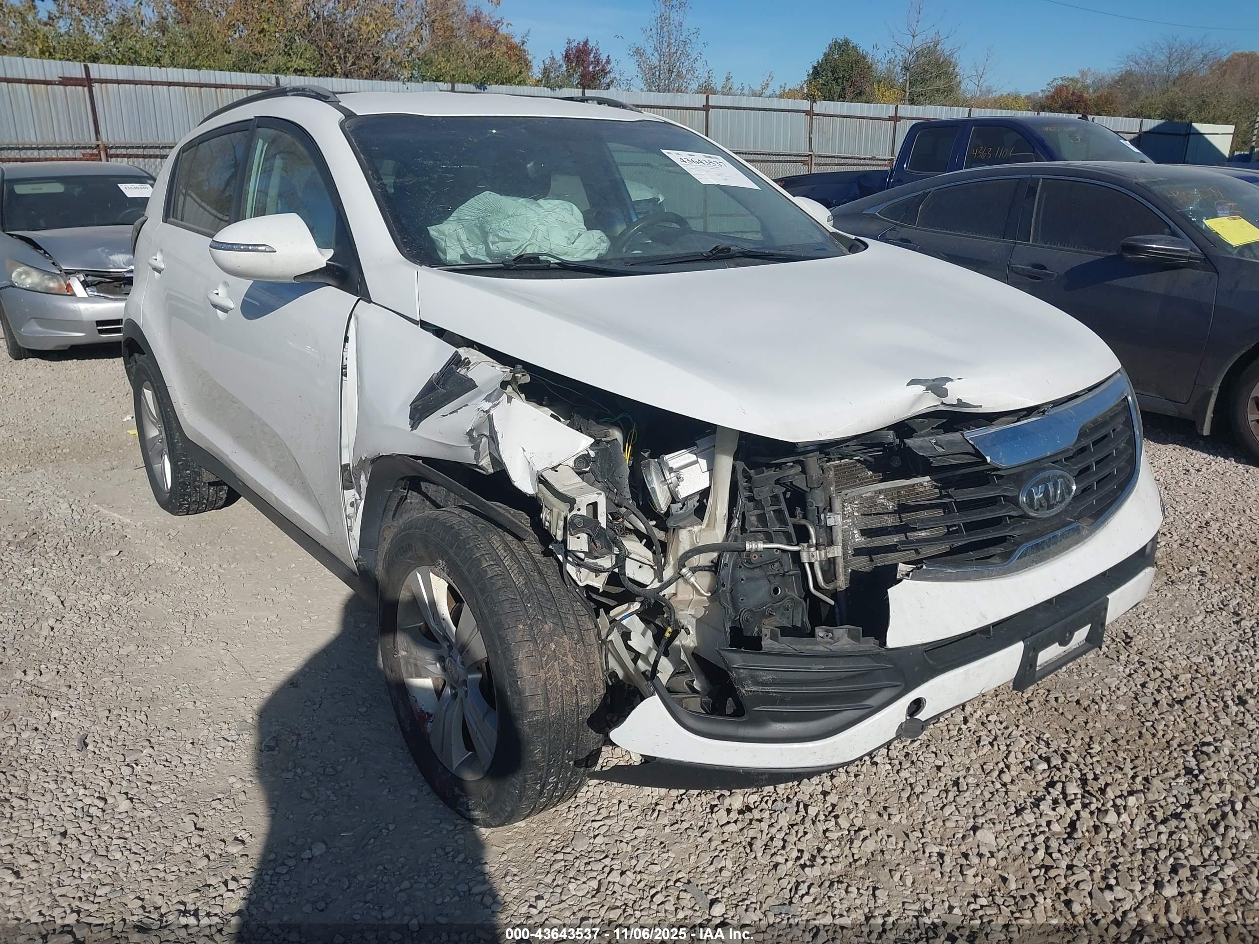 KIA SPORTAGE image 6