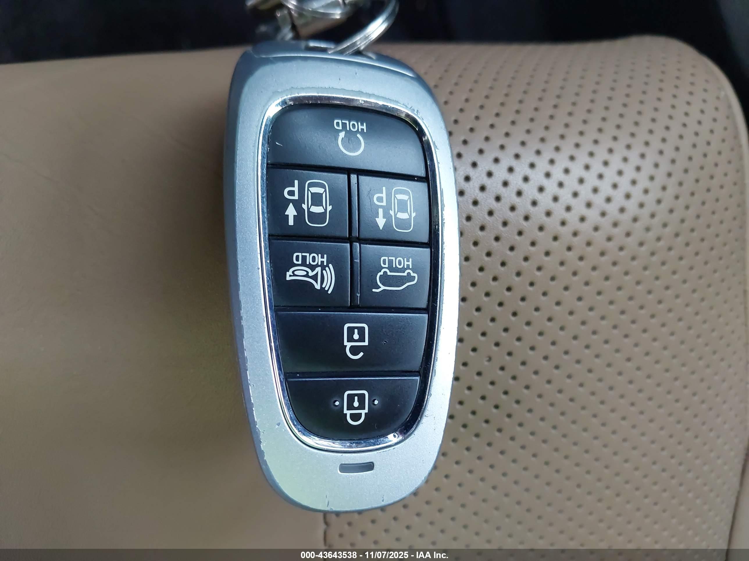 HYUNDAI SANTA image 11
