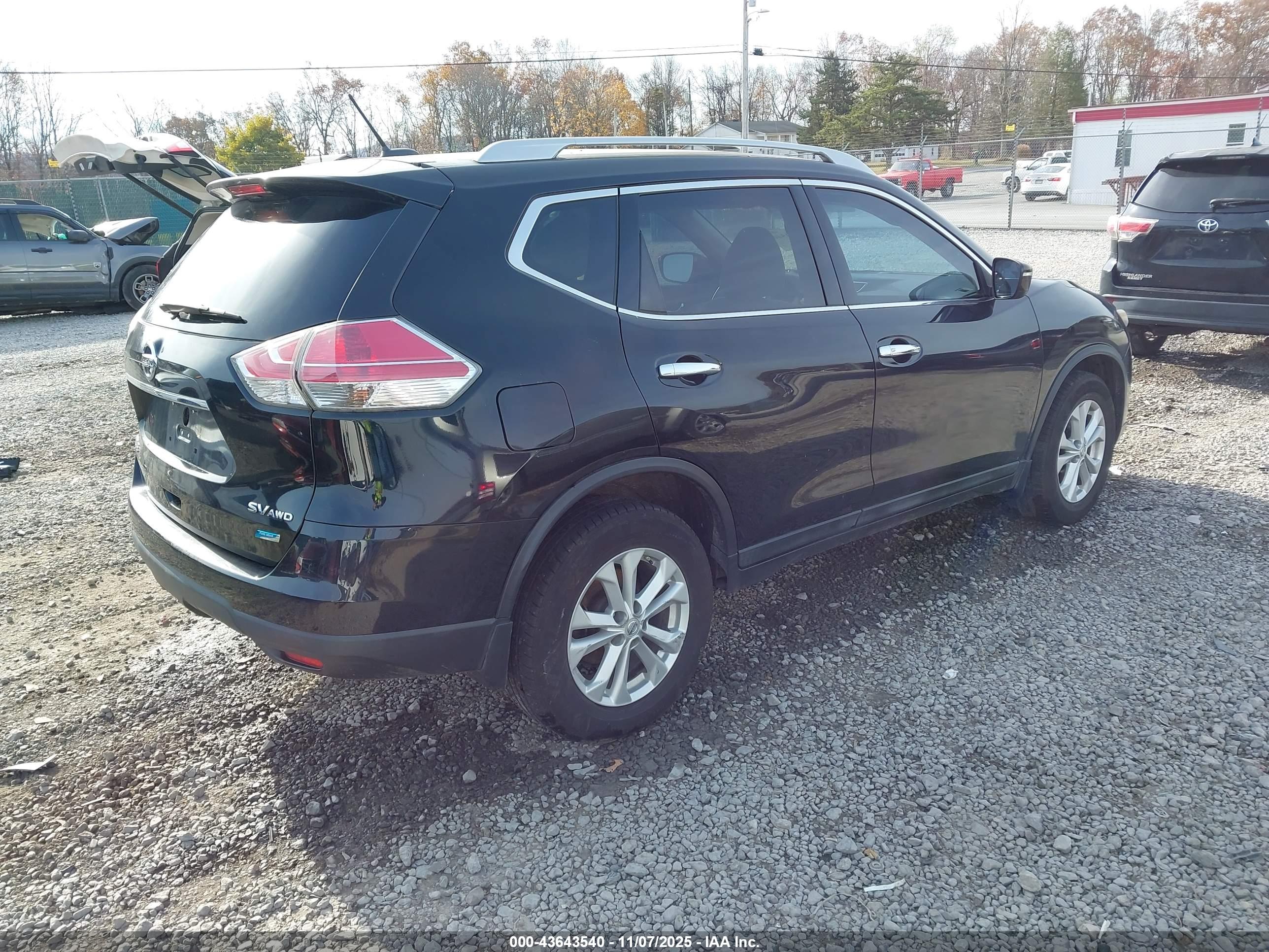 NISSAN ROGUE image 4