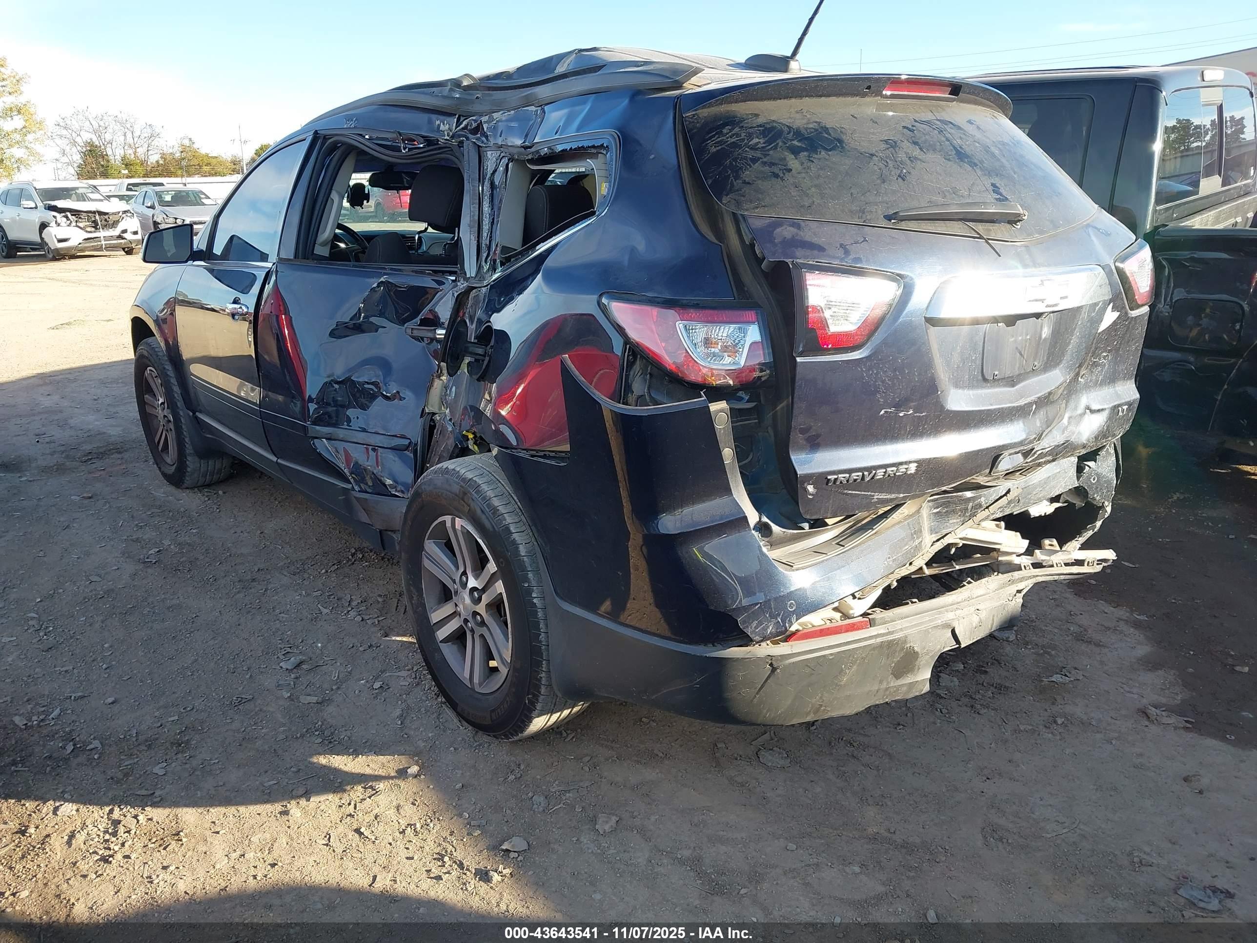 CHEVROLET TRAVERSE image 3
