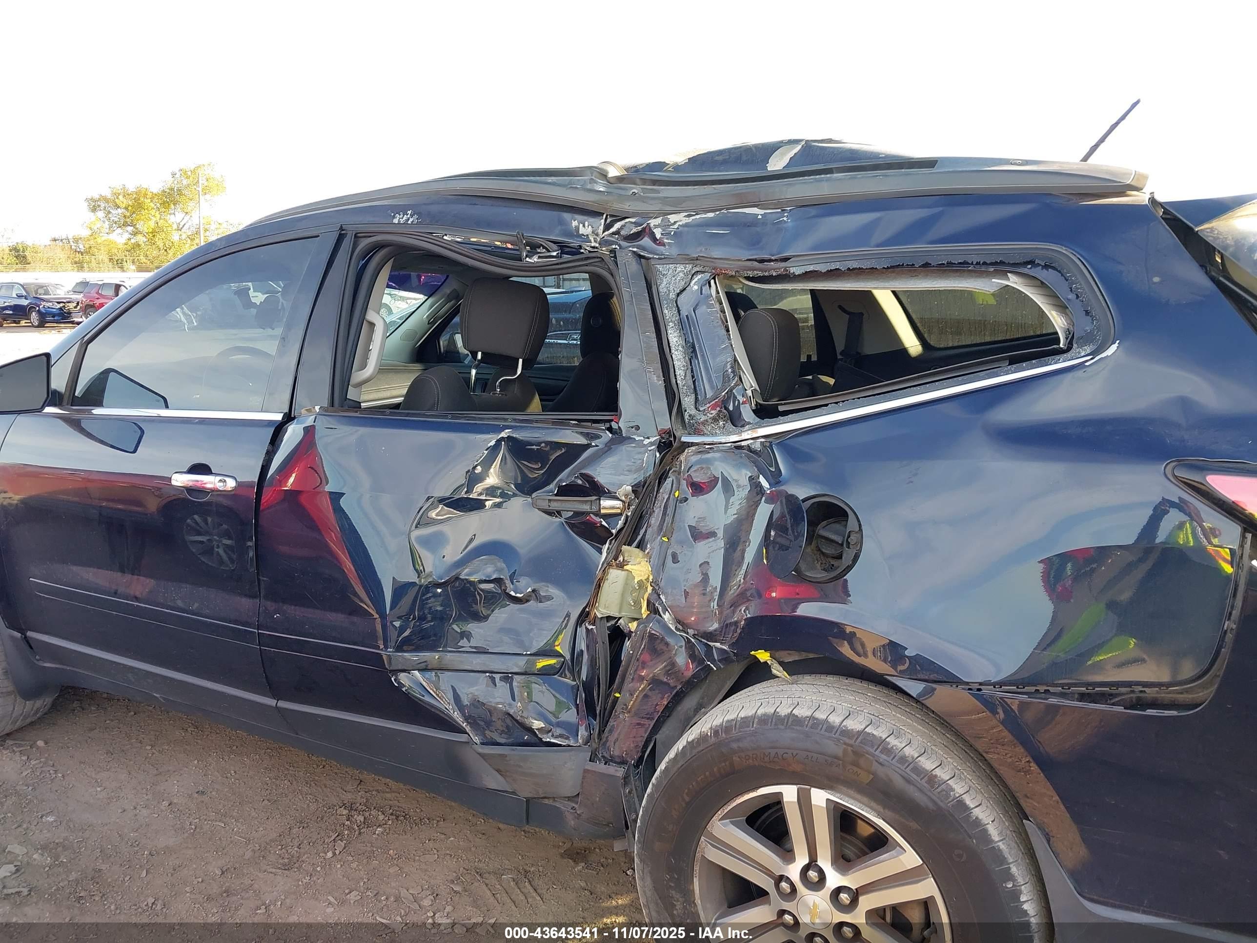 CHEVROLET TRAVERSE image 6