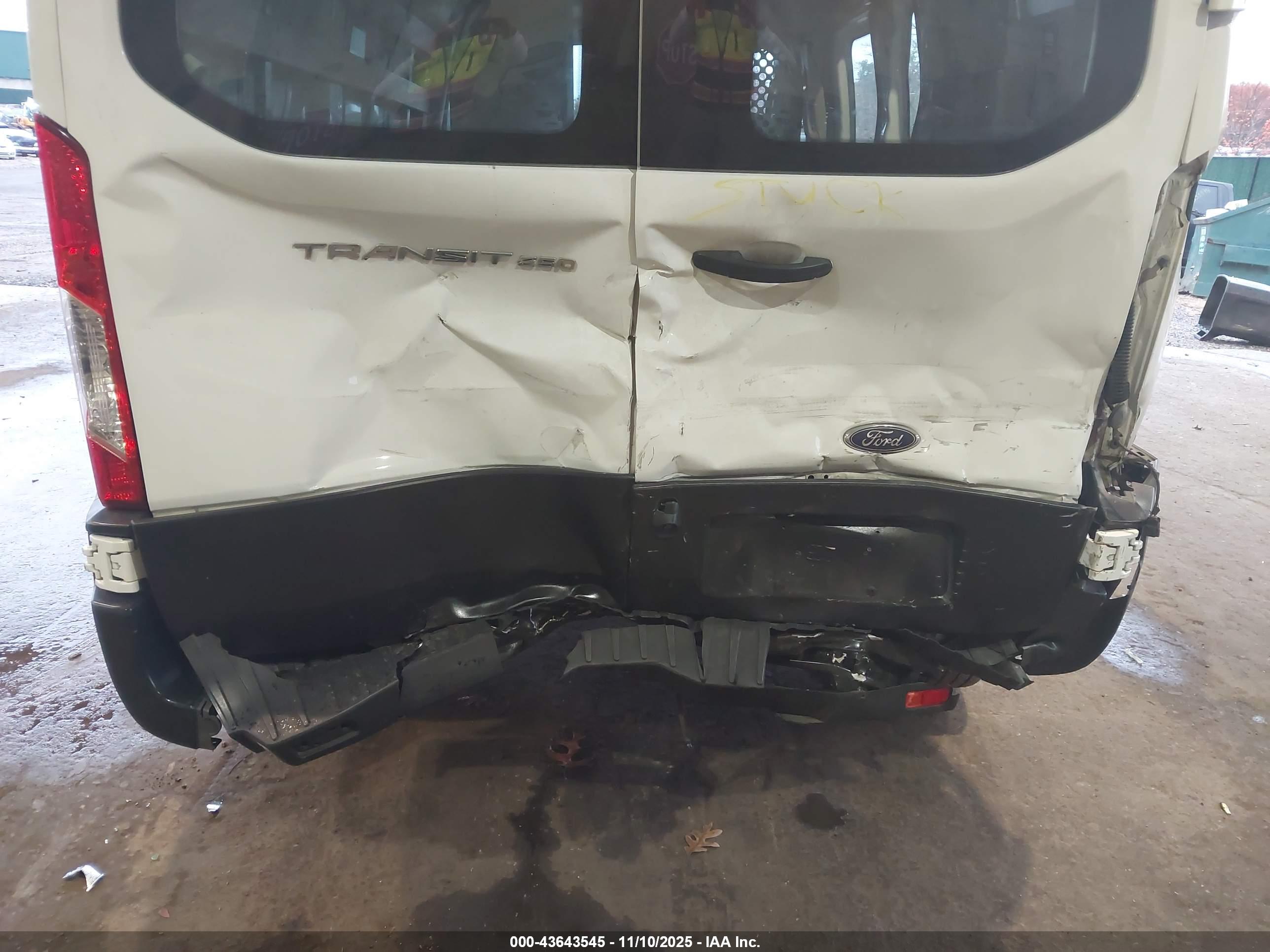 FORD TRANSIT-250 image 6