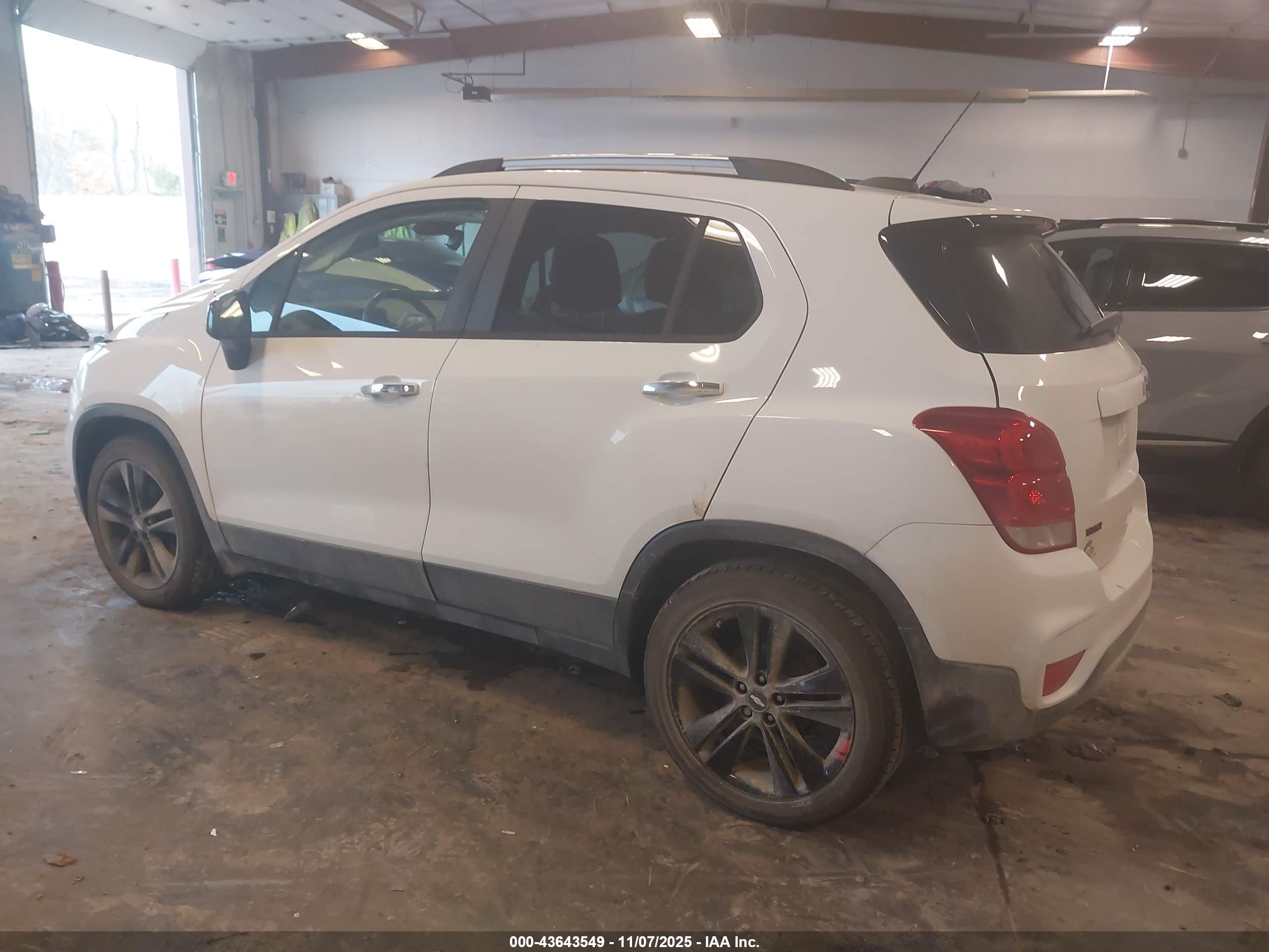 CHEVROLET TRAX image 3