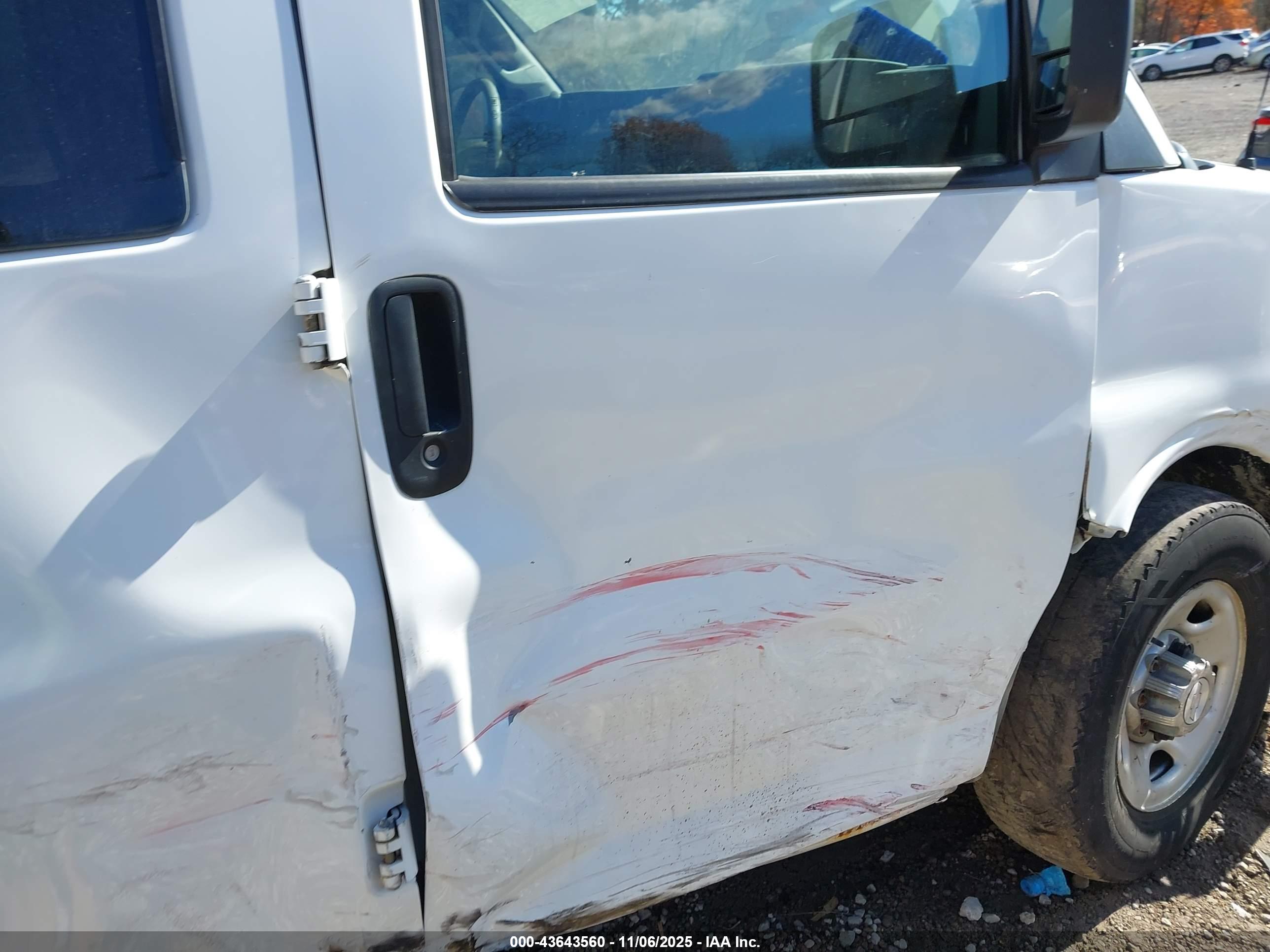 CHEVROLET EXPRESS image 5