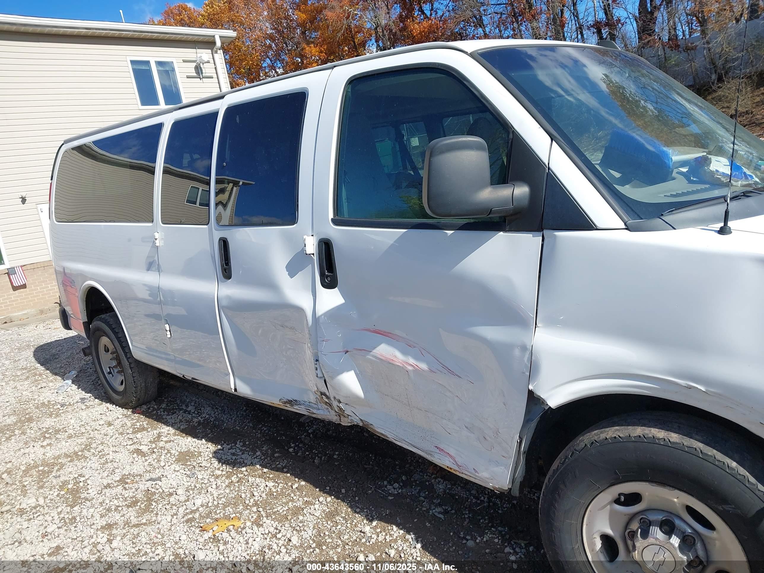 CHEVROLET EXPRESS image 6