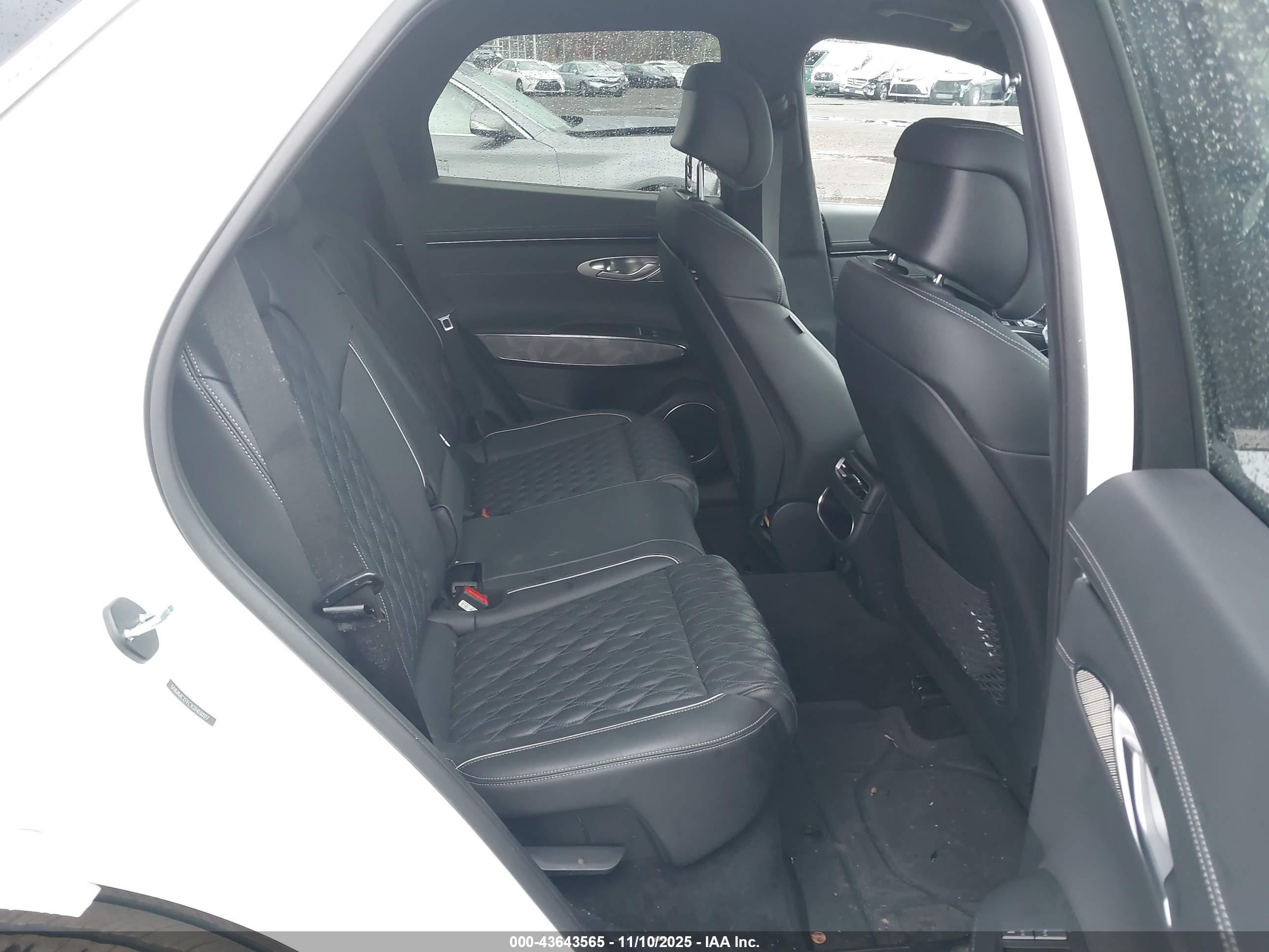 GENESIS GV70 image 8