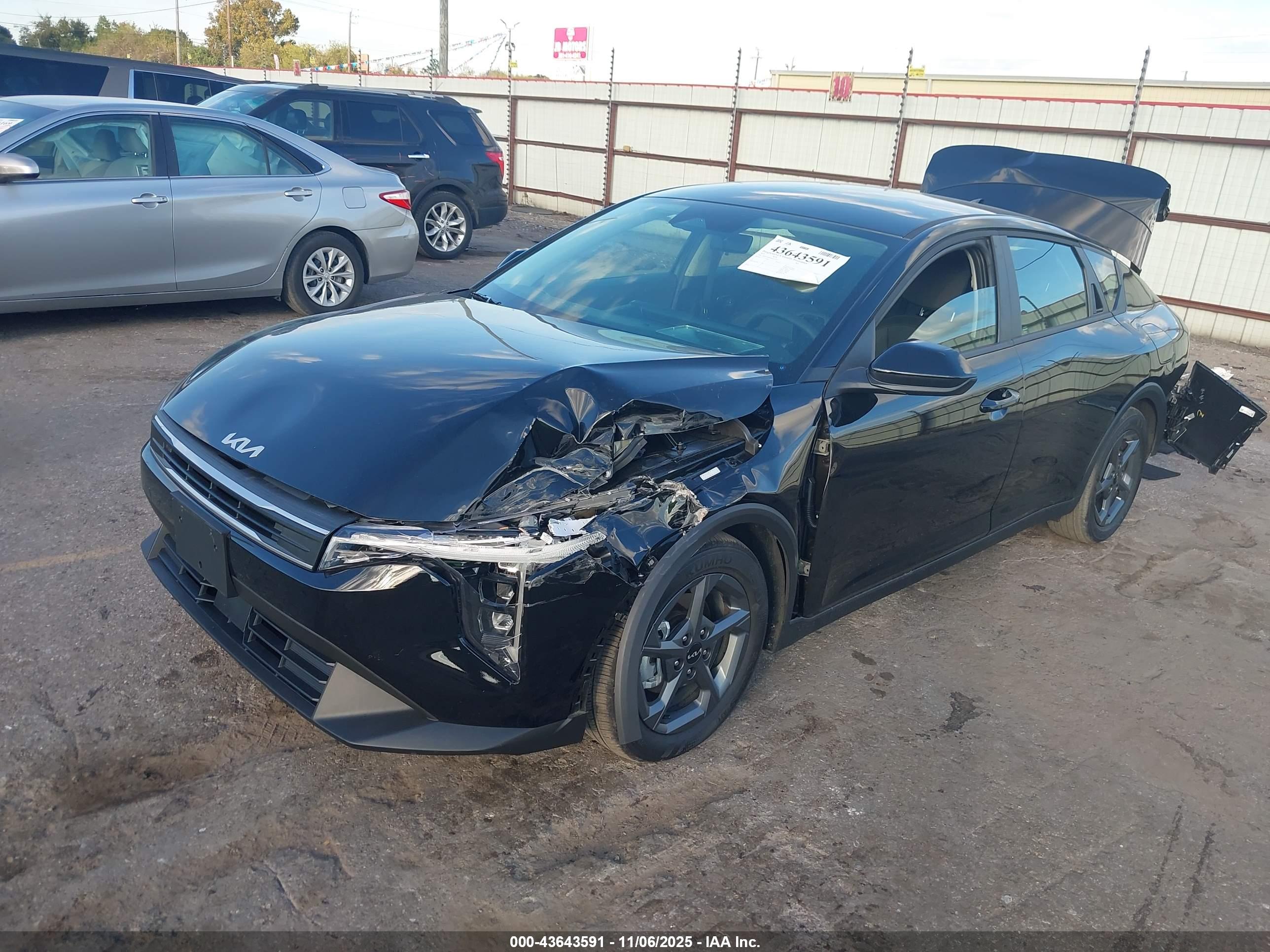 KIA K4 image 2