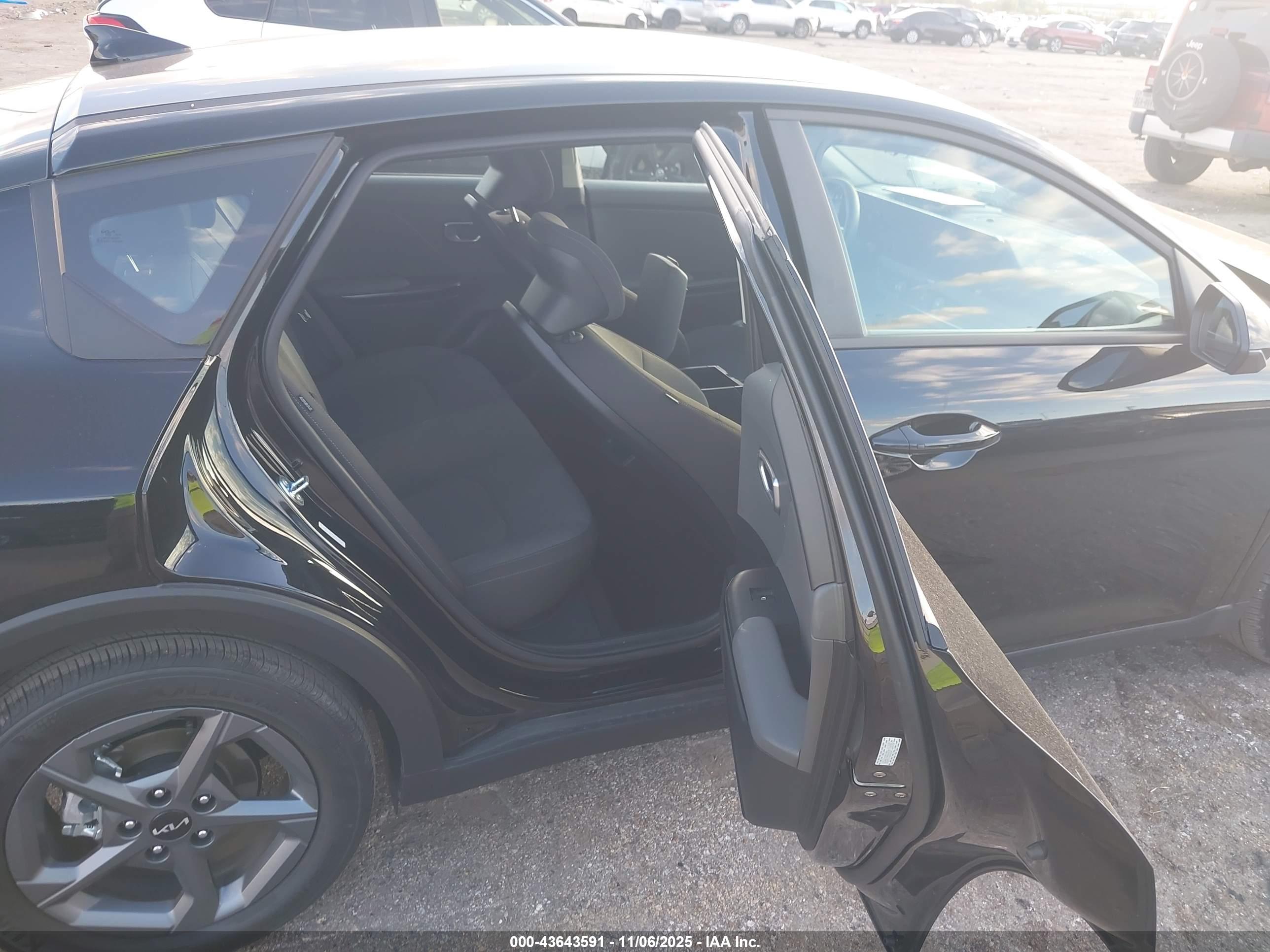 KIA K4 image 8