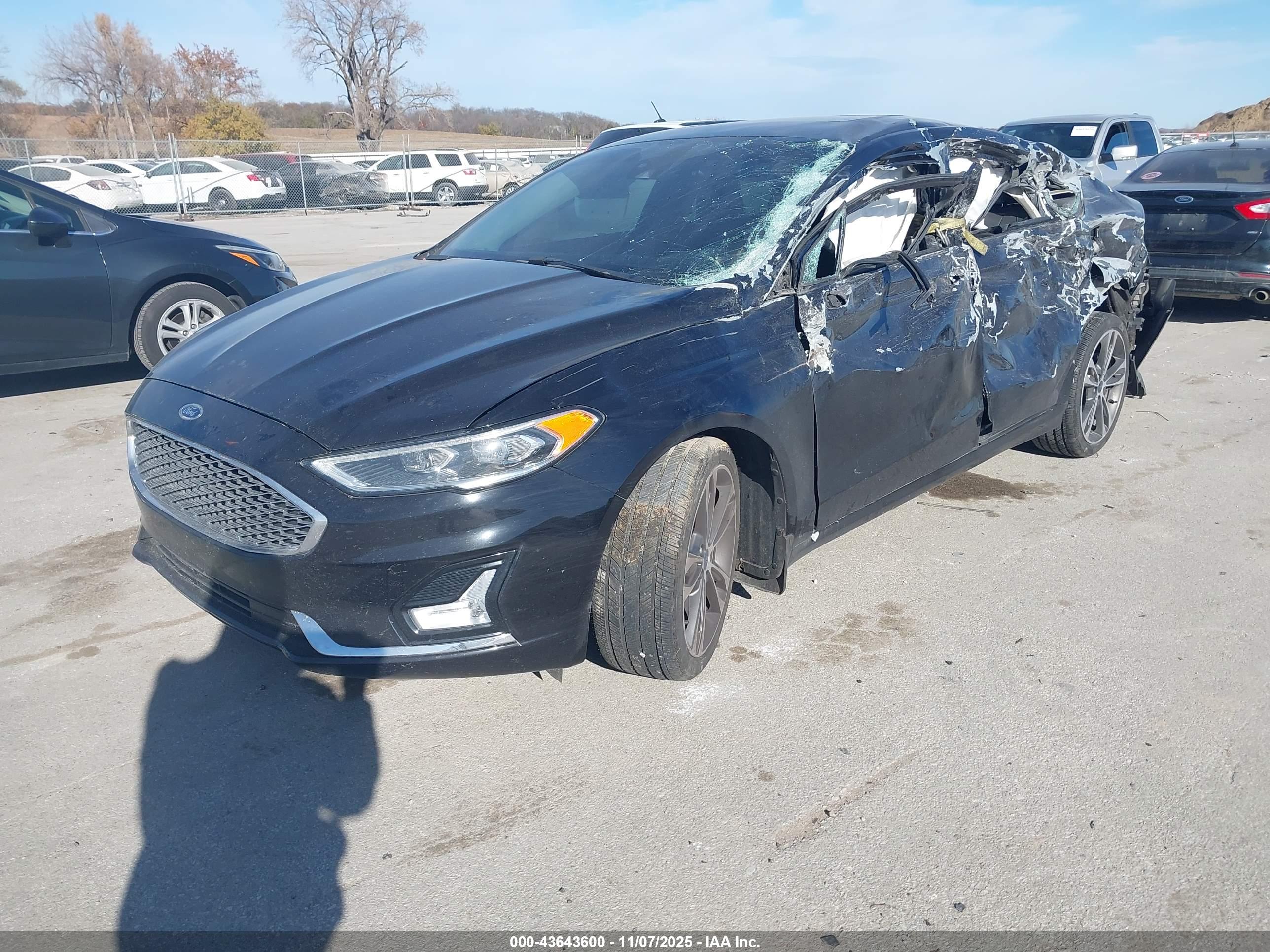 FORD FUSION image 2