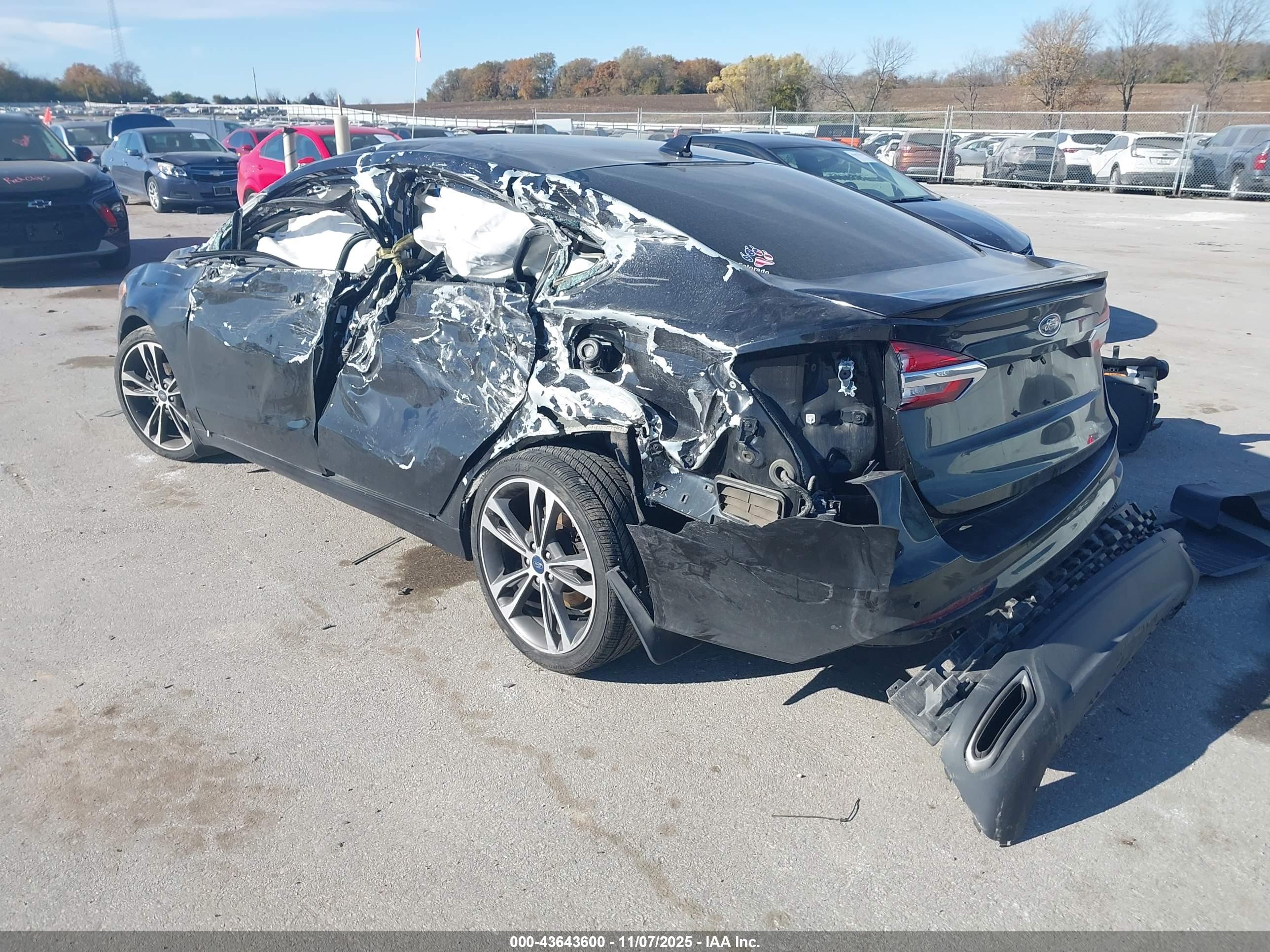 FORD FUSION image 3