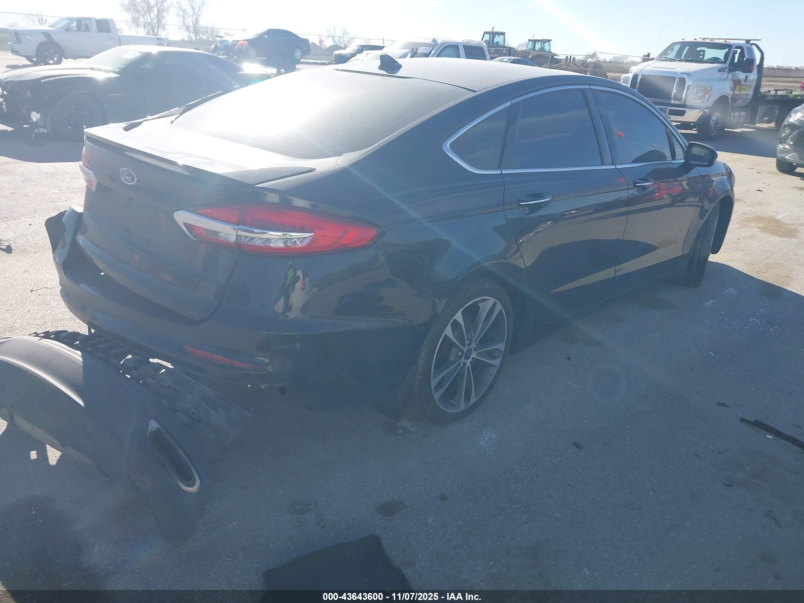 FORD FUSION image 4