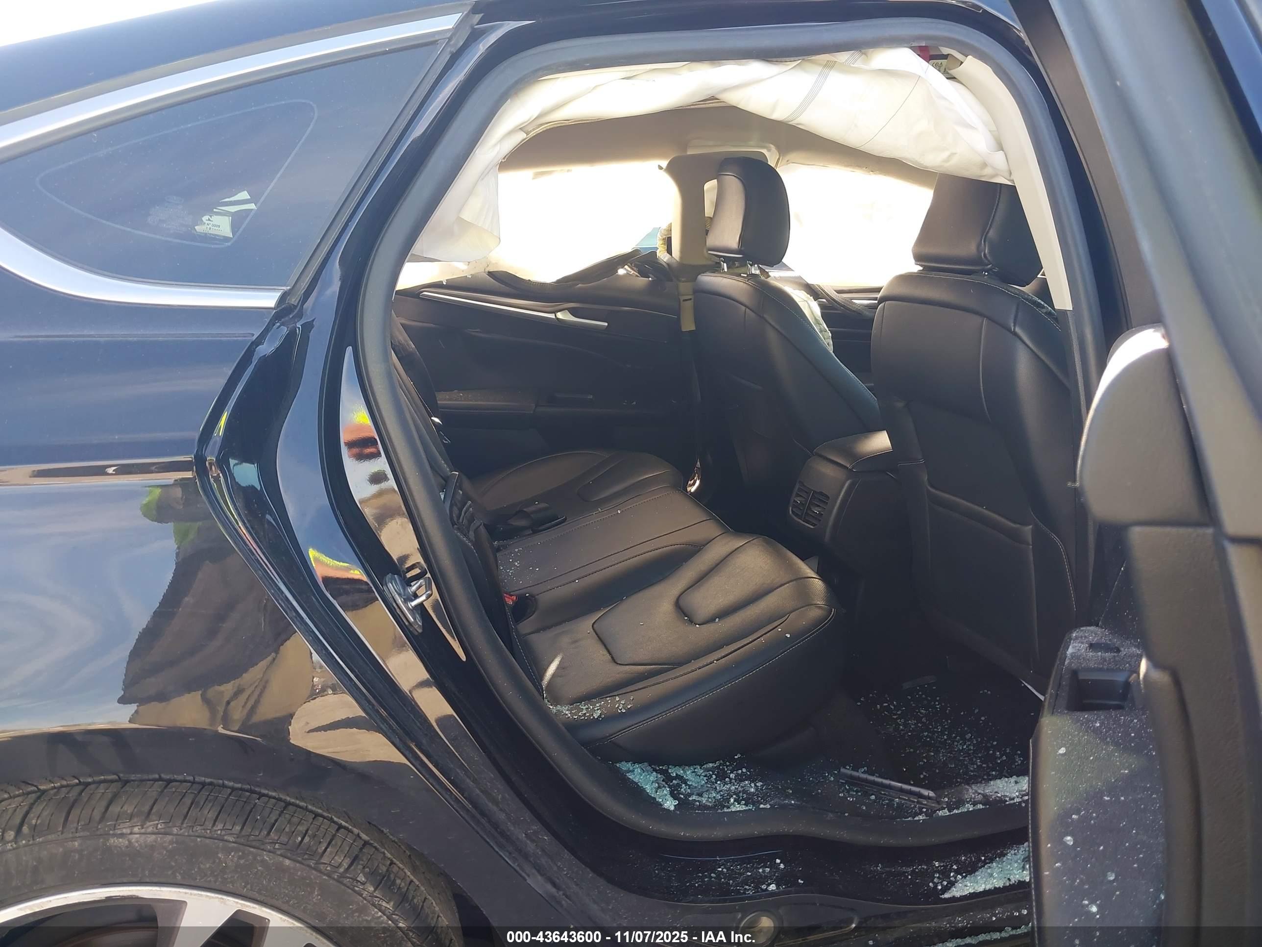 FORD FUSION image 8