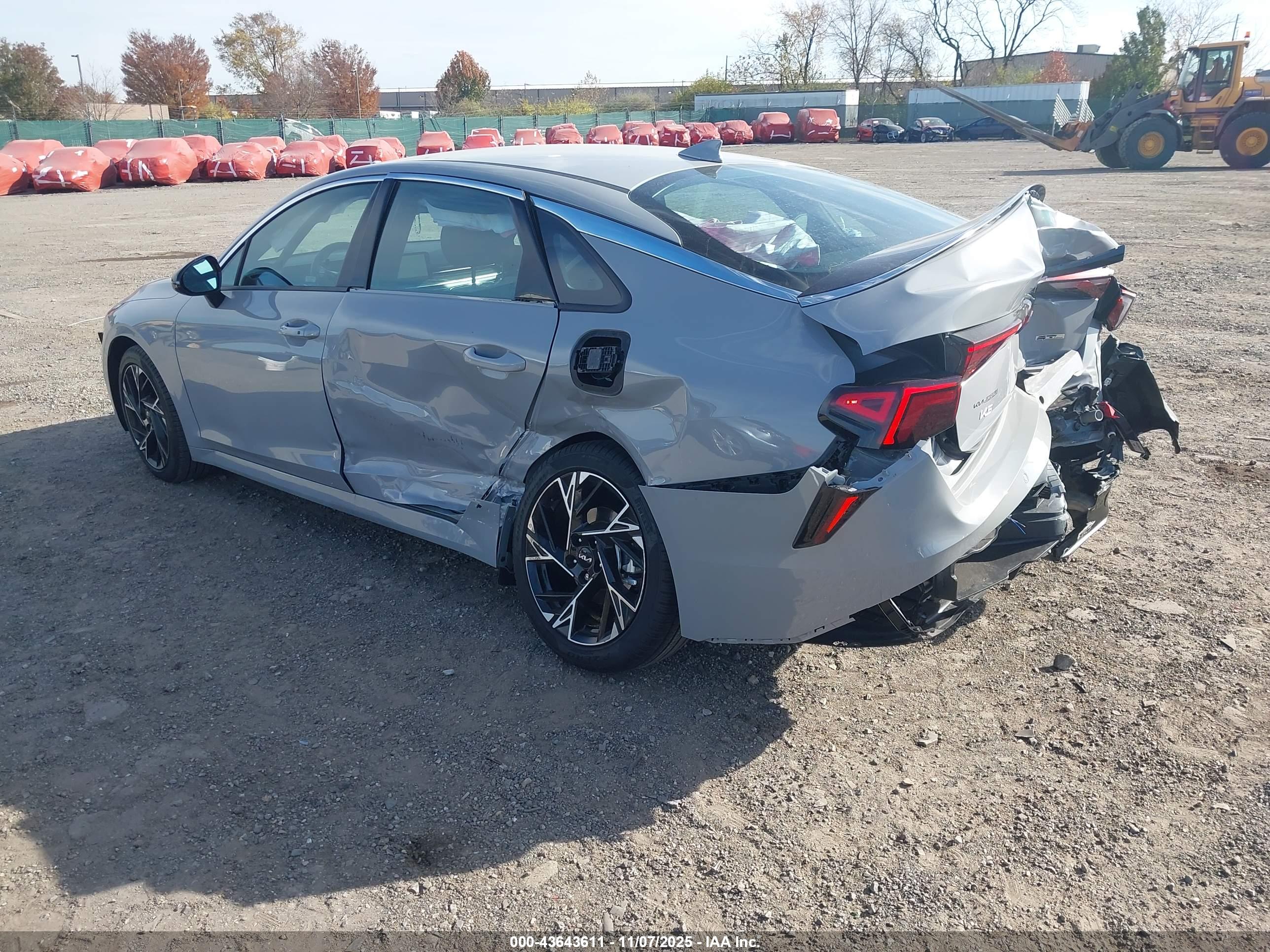 KIA K5 image 3