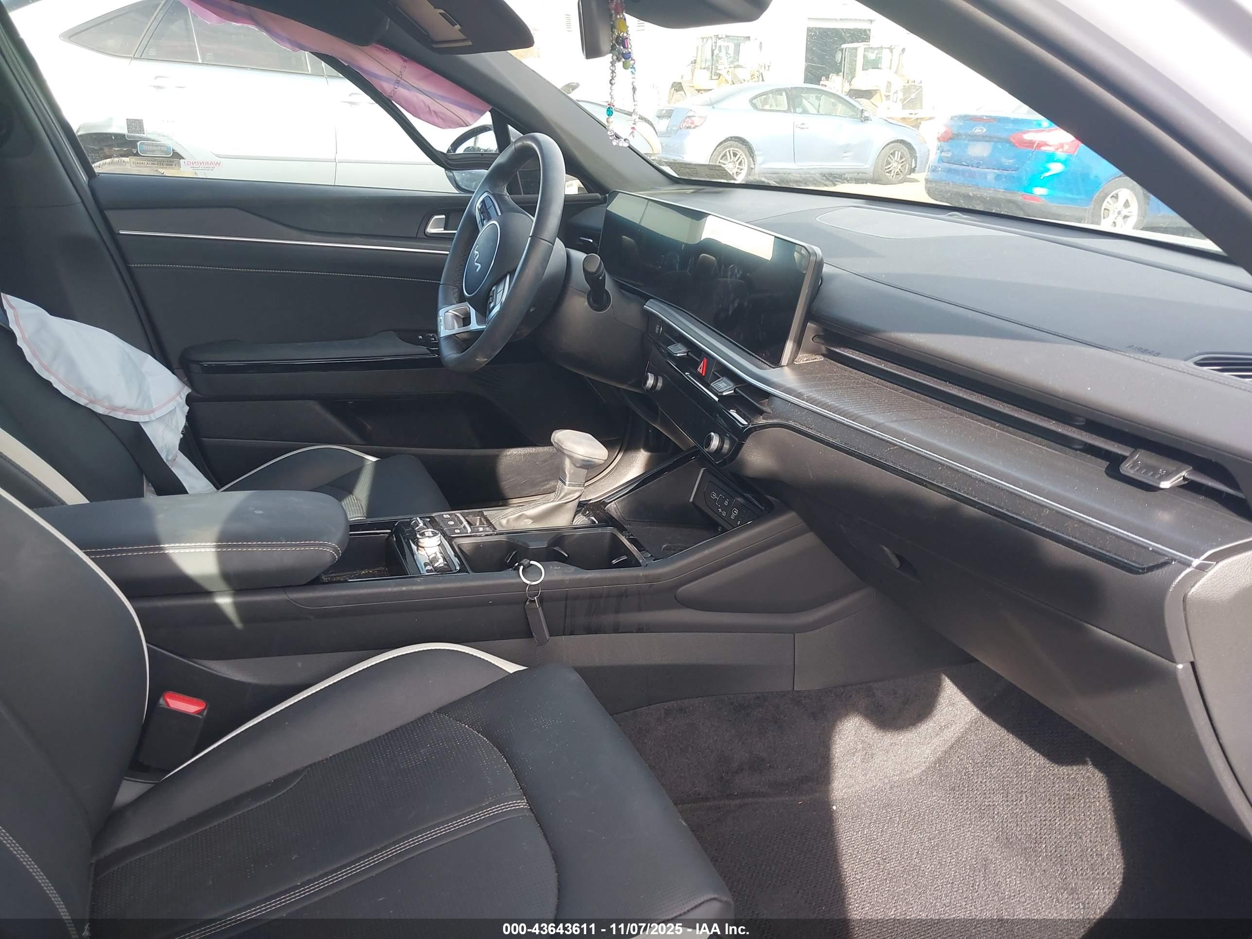 KIA K5 image 5