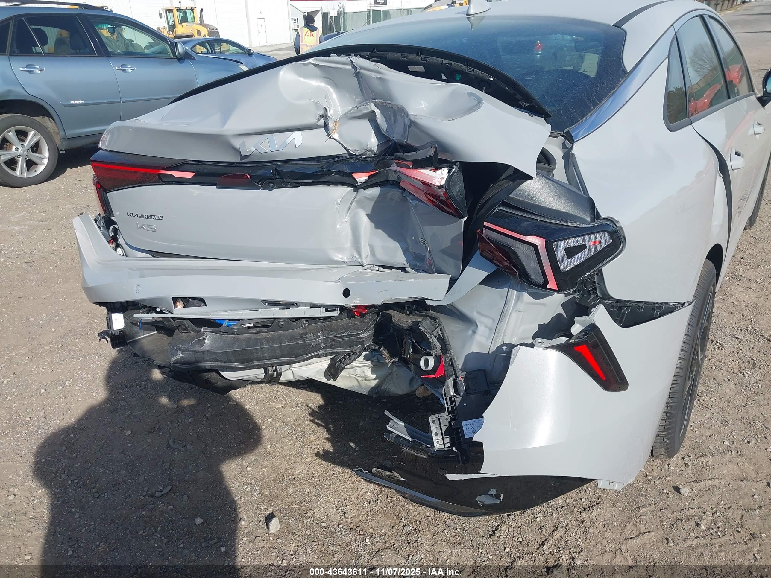 KIA K5 image 6