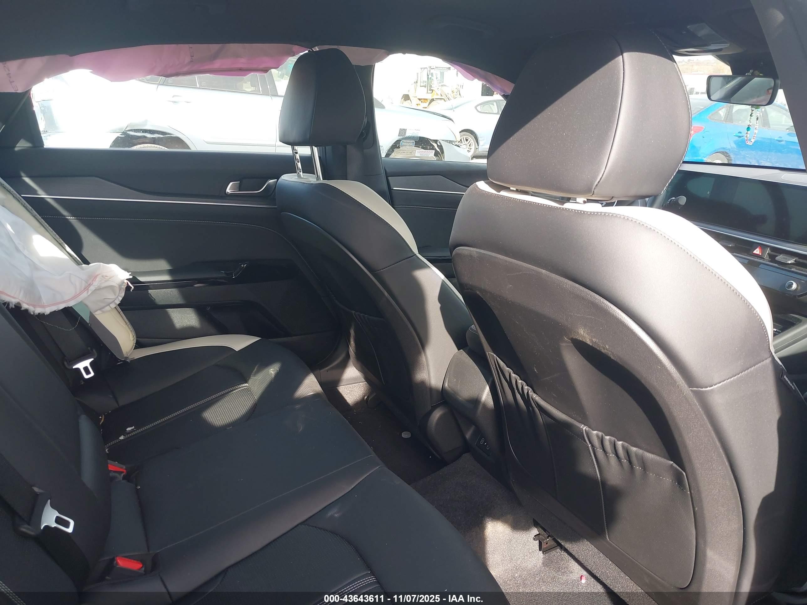 KIA K5 image 8
