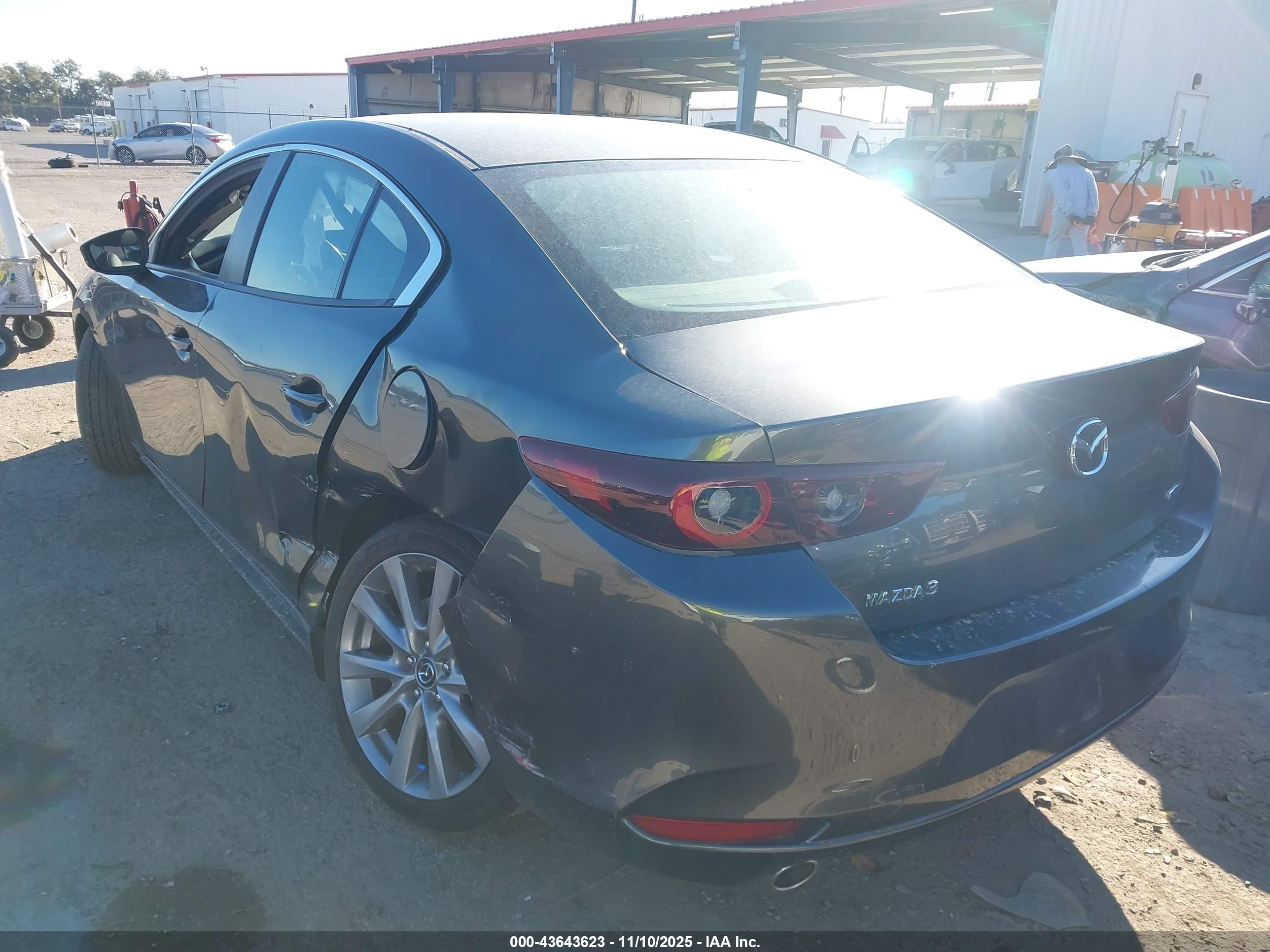 MAZDA MAZDA3 image 3